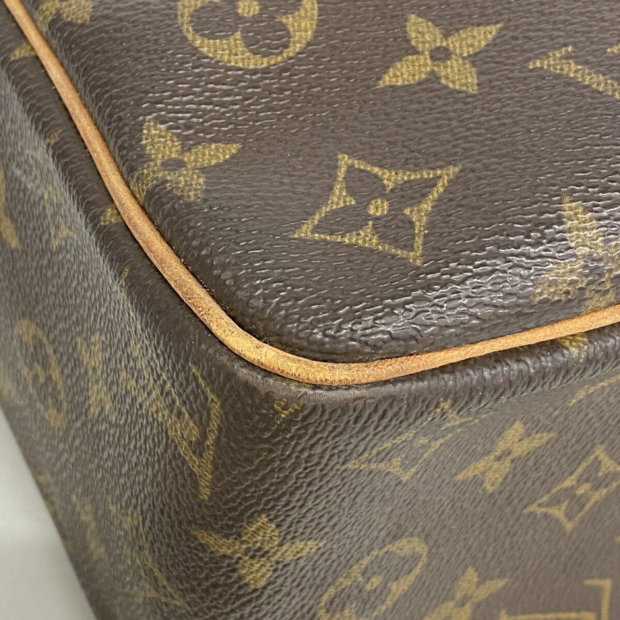 Louis Vuitton Brown Shoulder Bag (Pre-Owned)