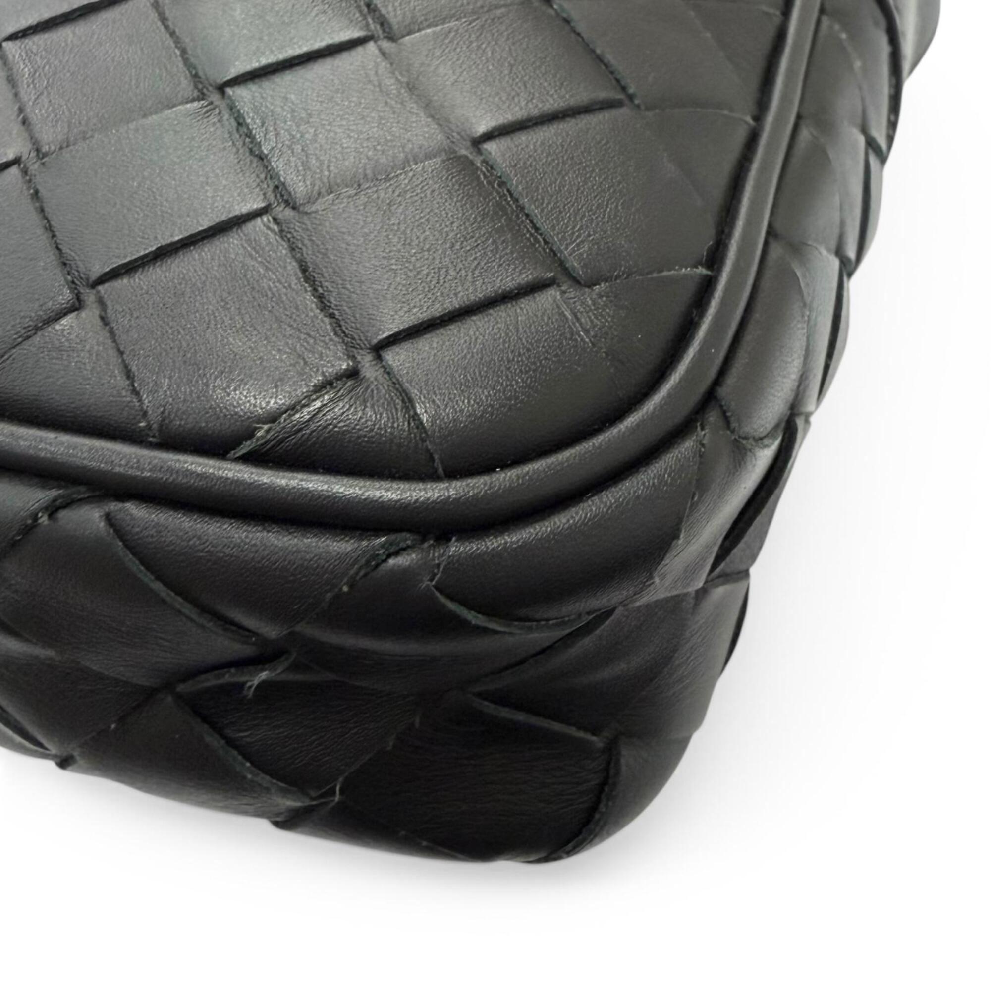 Bottega Veneta Black Leather Pouch Shoulder Bag (Pre-Owned)