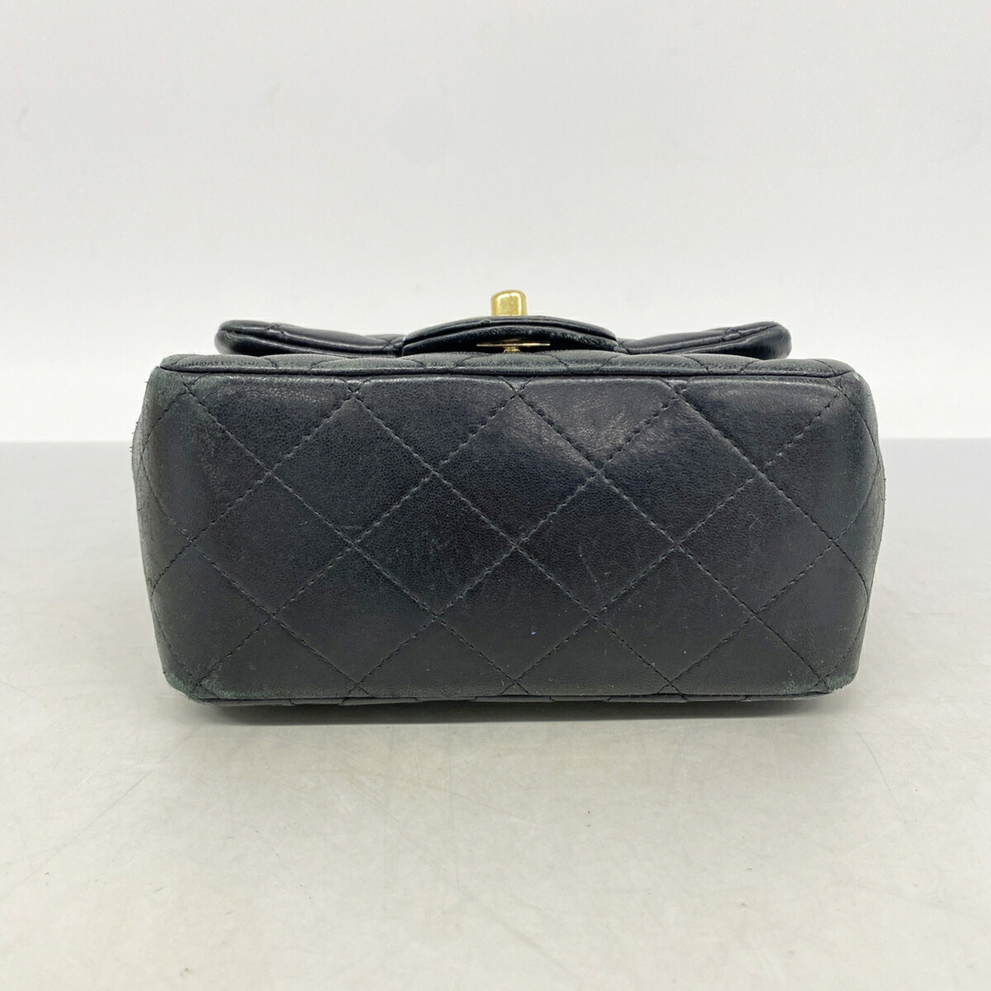 Chanel Black Leather Shoulder Bag (Pre-Owned)