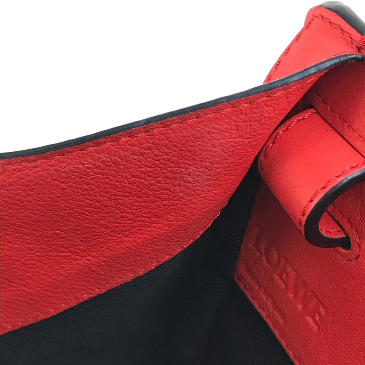 Loewe Red Leather Handbag (Pre-Owned)