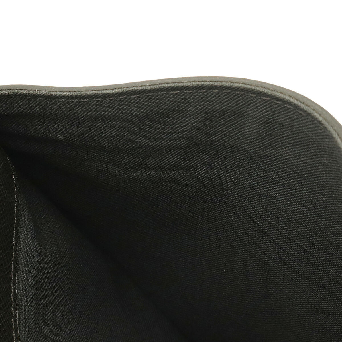 Louis Vuitton Taiga Boreal Taiga Leather Handbag Shoulder Bag (Pre-Owned)