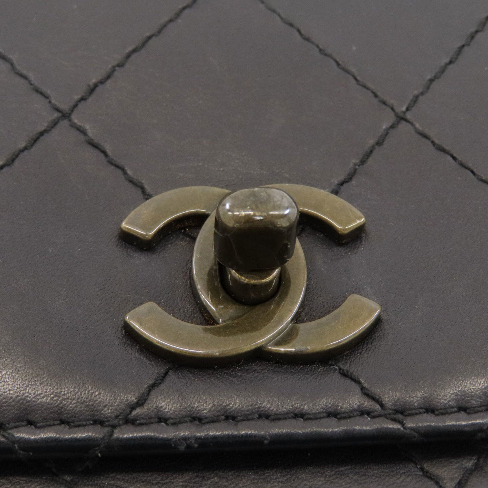 Chanel Matelasse Black Leather Handbag (Pre-Owned)