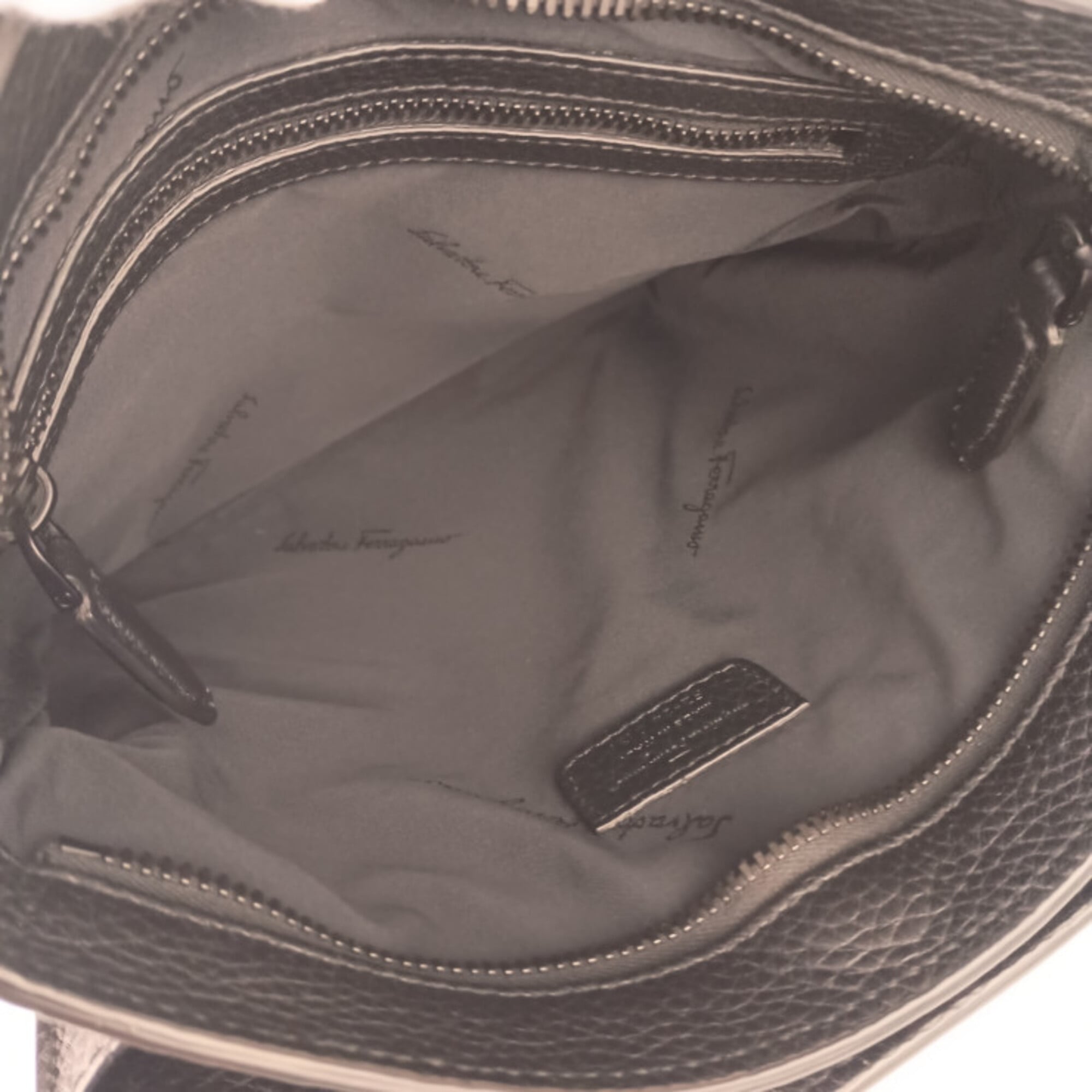 Salvatore Ferragamo Black Leather Messenger Bag Shoulder Bag (Pre-Owned)