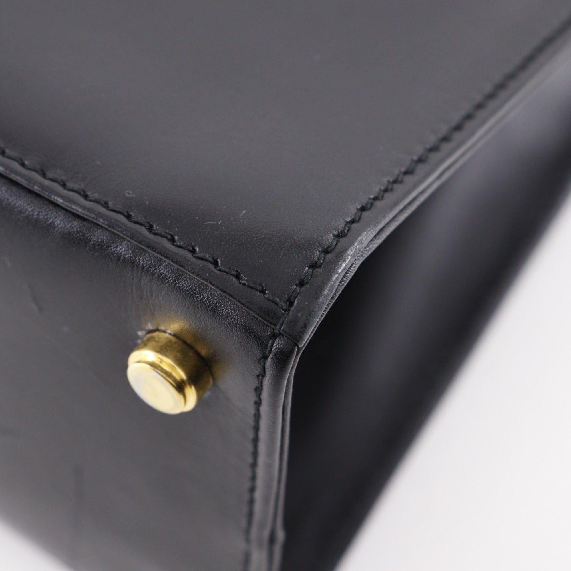 Salvatore Ferragamo Black Leather Handbag (Pre-Owned)