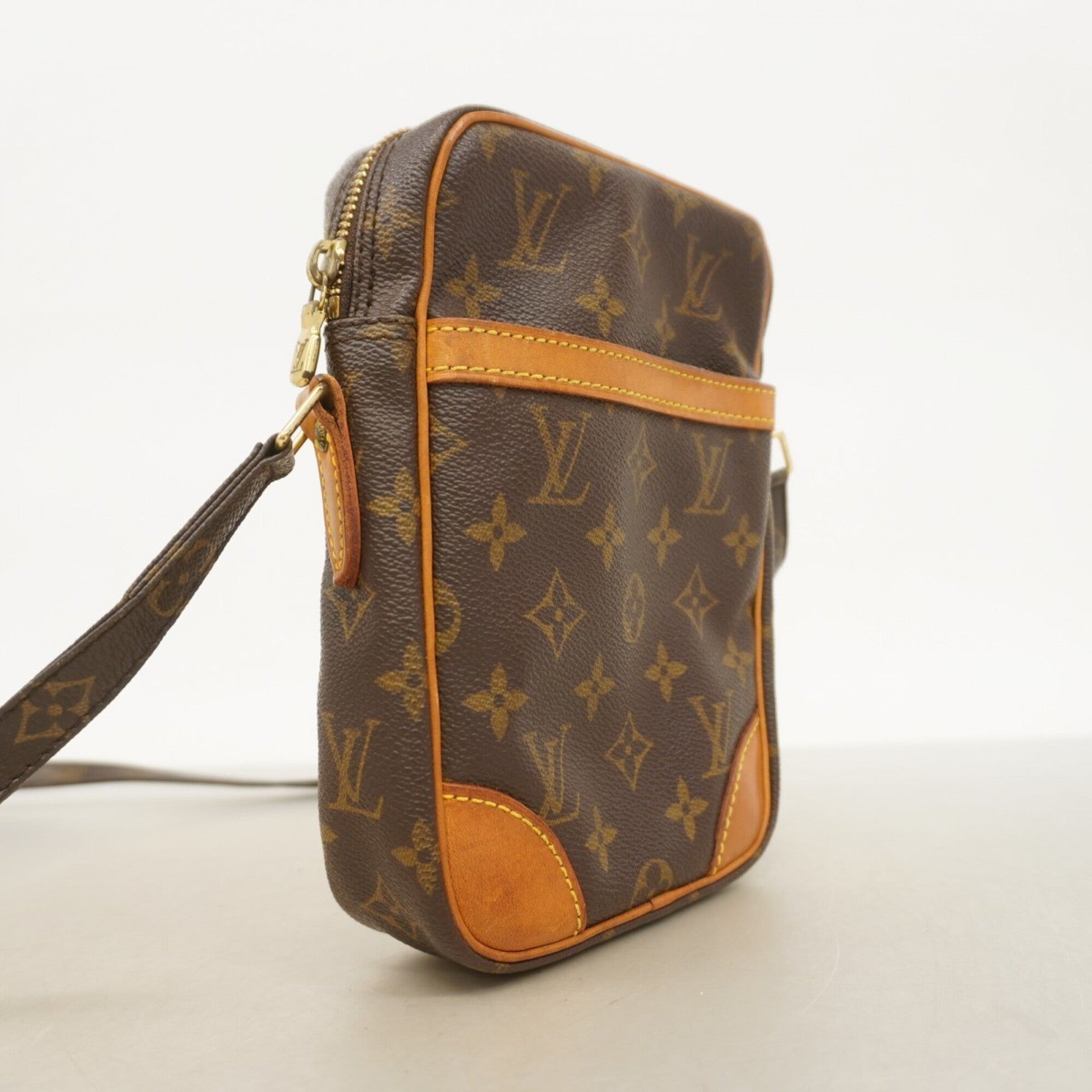 Louis Vuitton Brown Shoulder Bag (Pre-Owned)