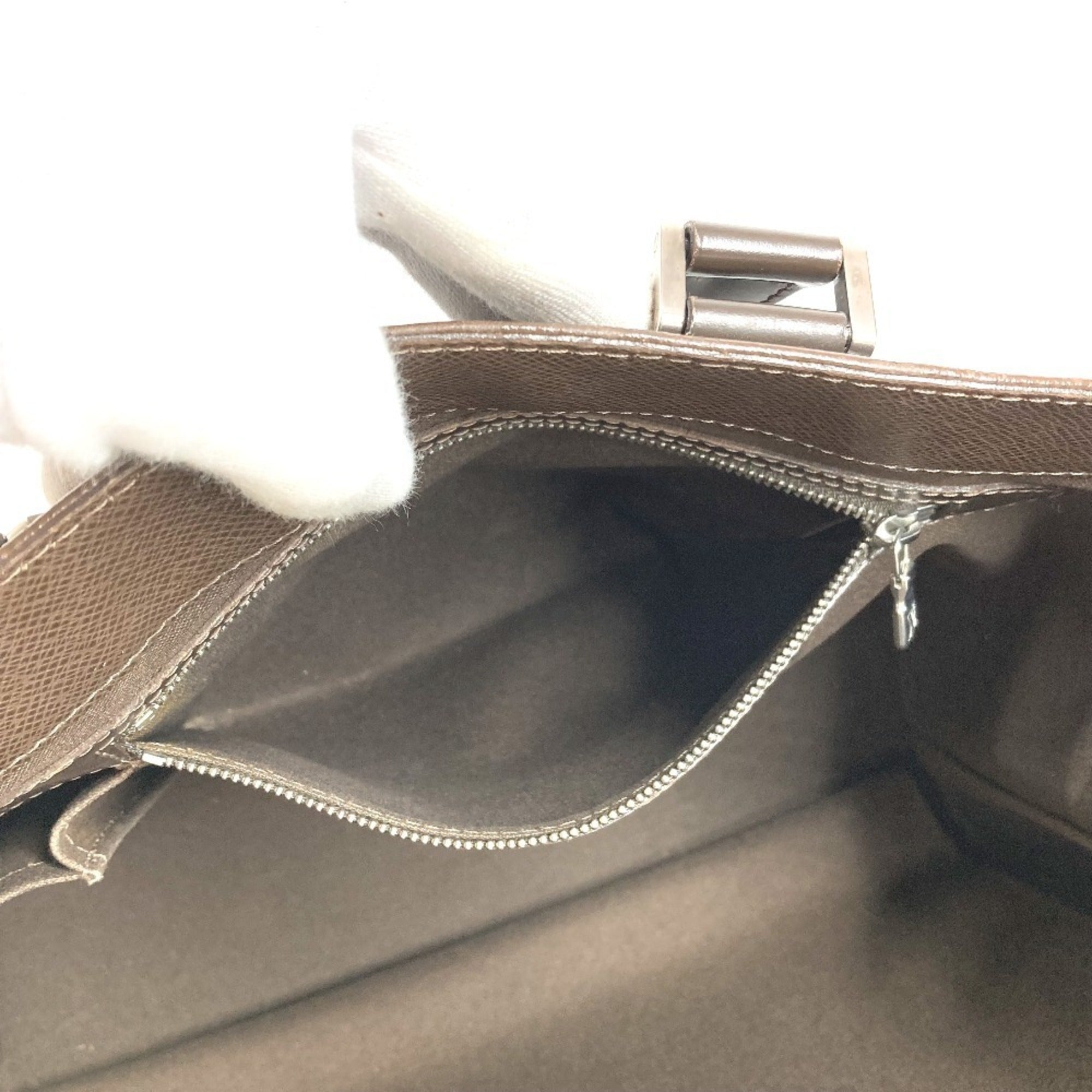 Louis Vuitton Brown Grizzly Taiga Leather Handbag Tote Bag (Pre-Owned)