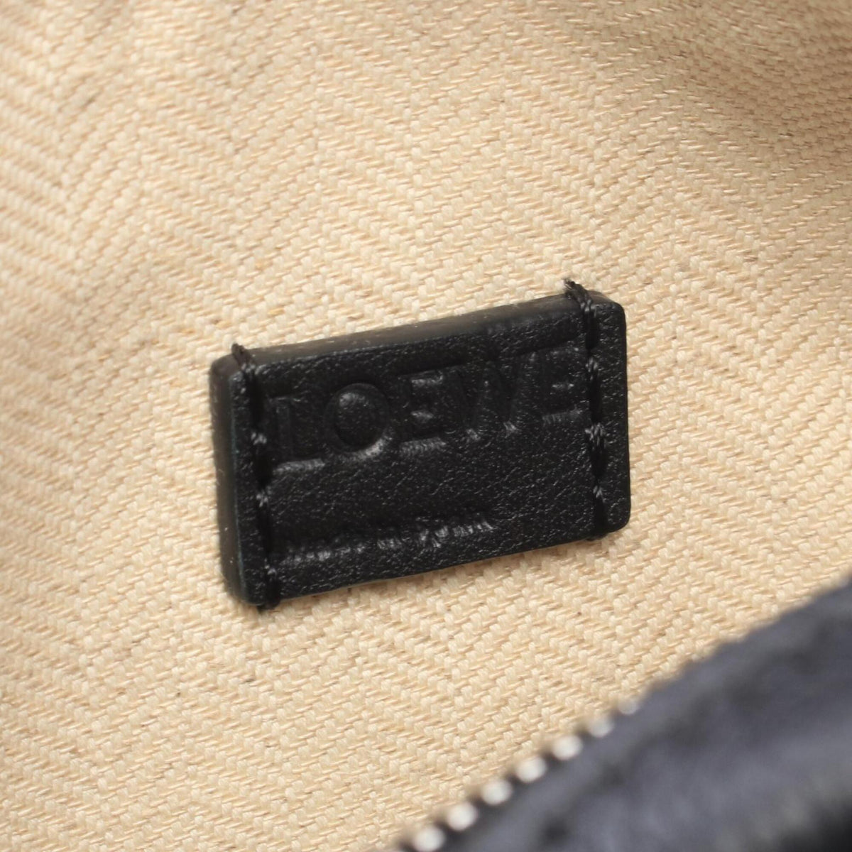 Loewe Black Leather Handbag (Pre-Owned)