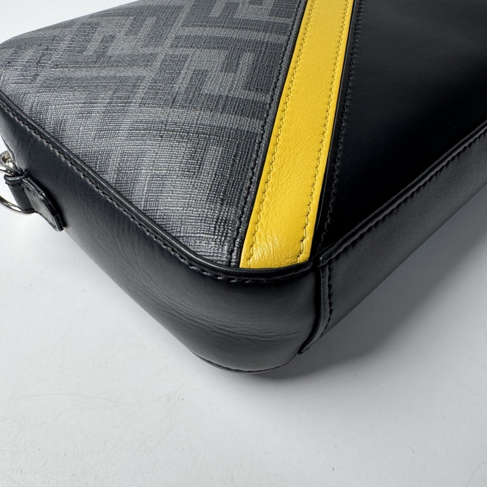 Fendi Black Gray Yellow Leather Pvc Shoulder Bag (Pre-Owned)