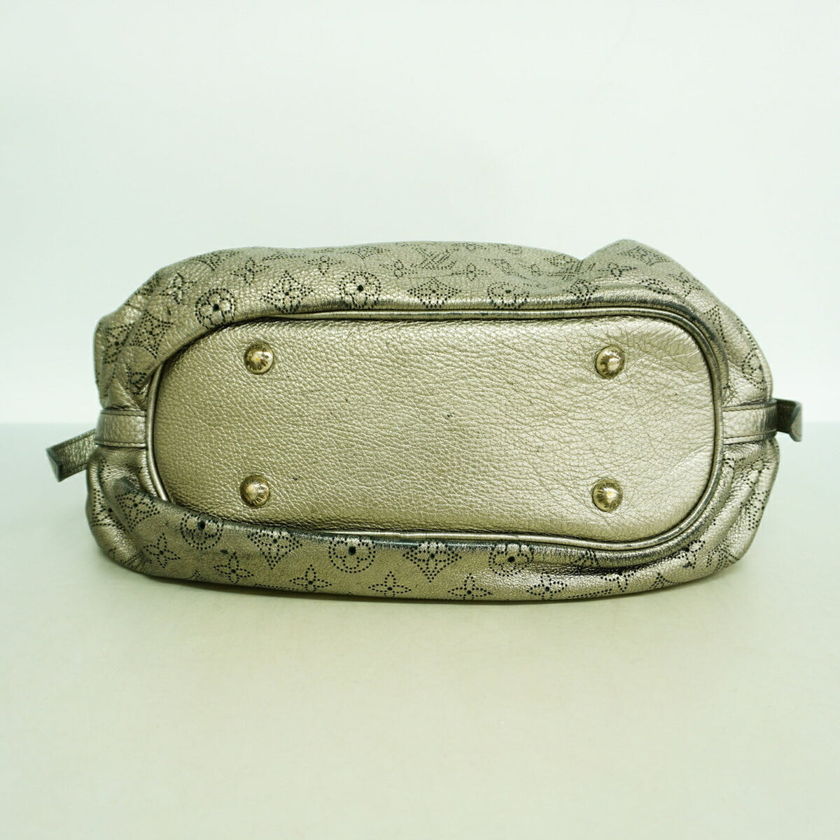 Louis Vuitton Argent Shoulder Bag (Pre-Owned)