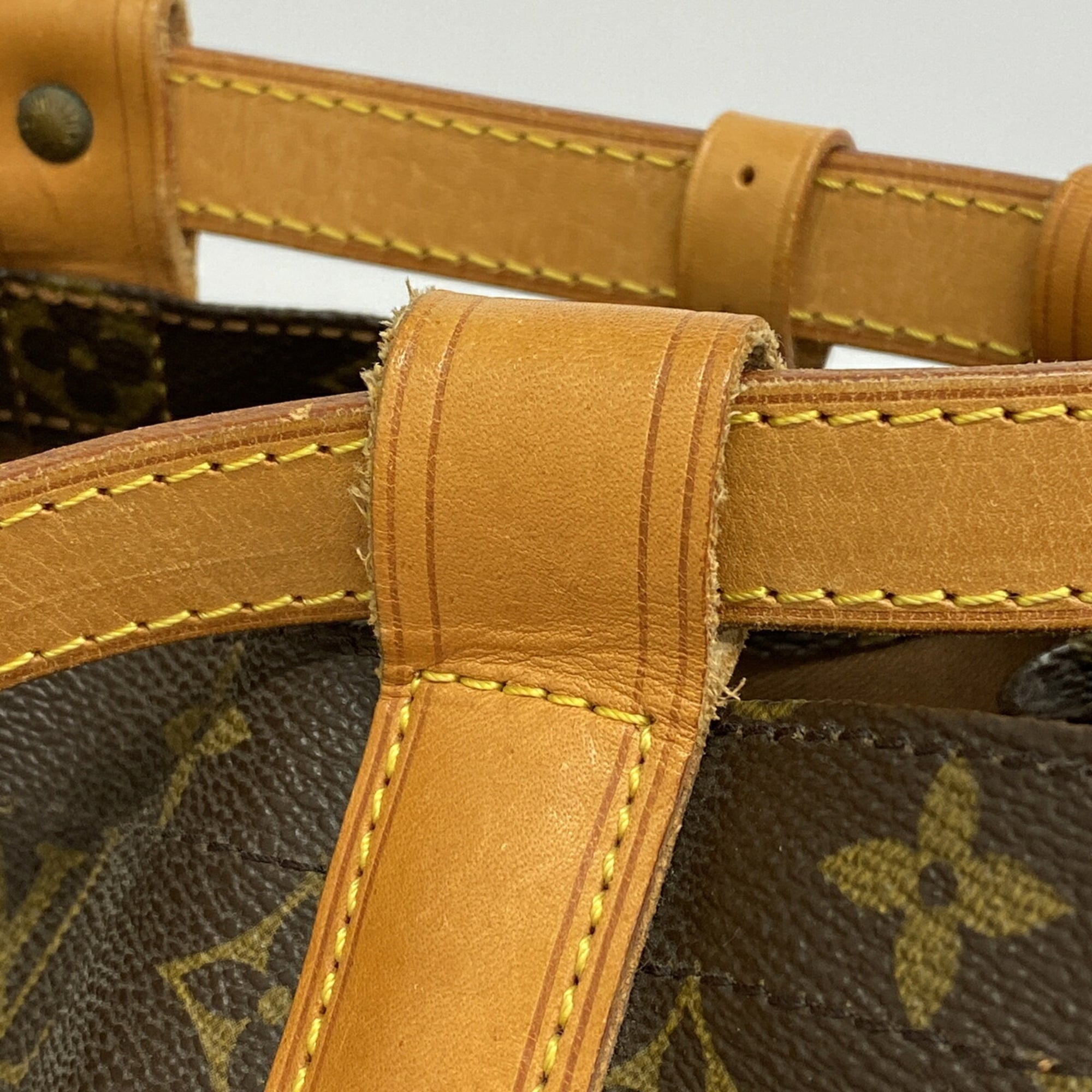 Louis Vuitton Brown Shoulder Bag (Pre-Owned)