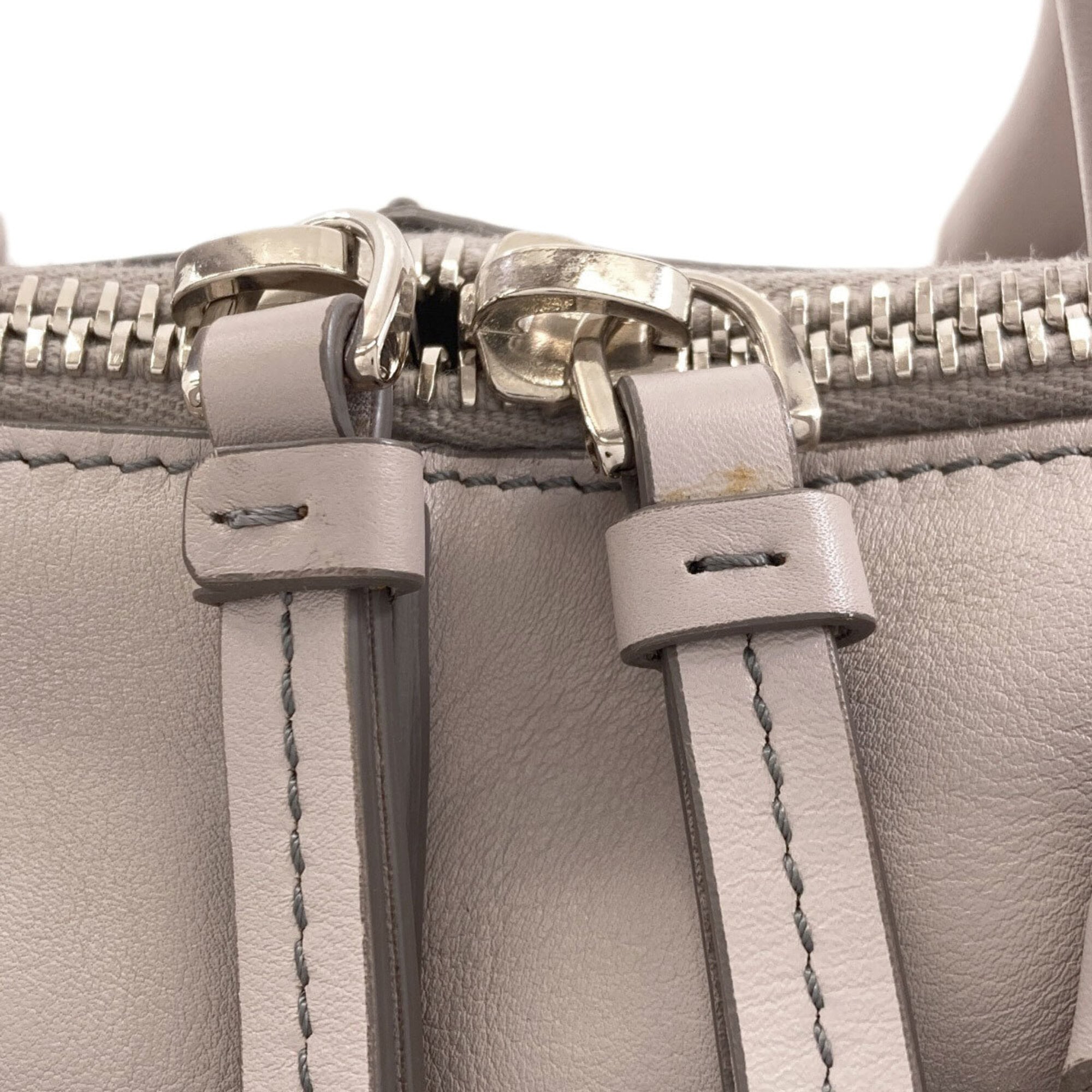 Tod's Gray Leather Handbag (Pre-Owned)