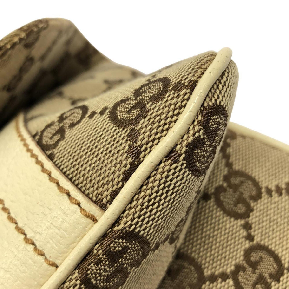 Gucci Beige White Gg Canvas Handbag (Pre-Owned)