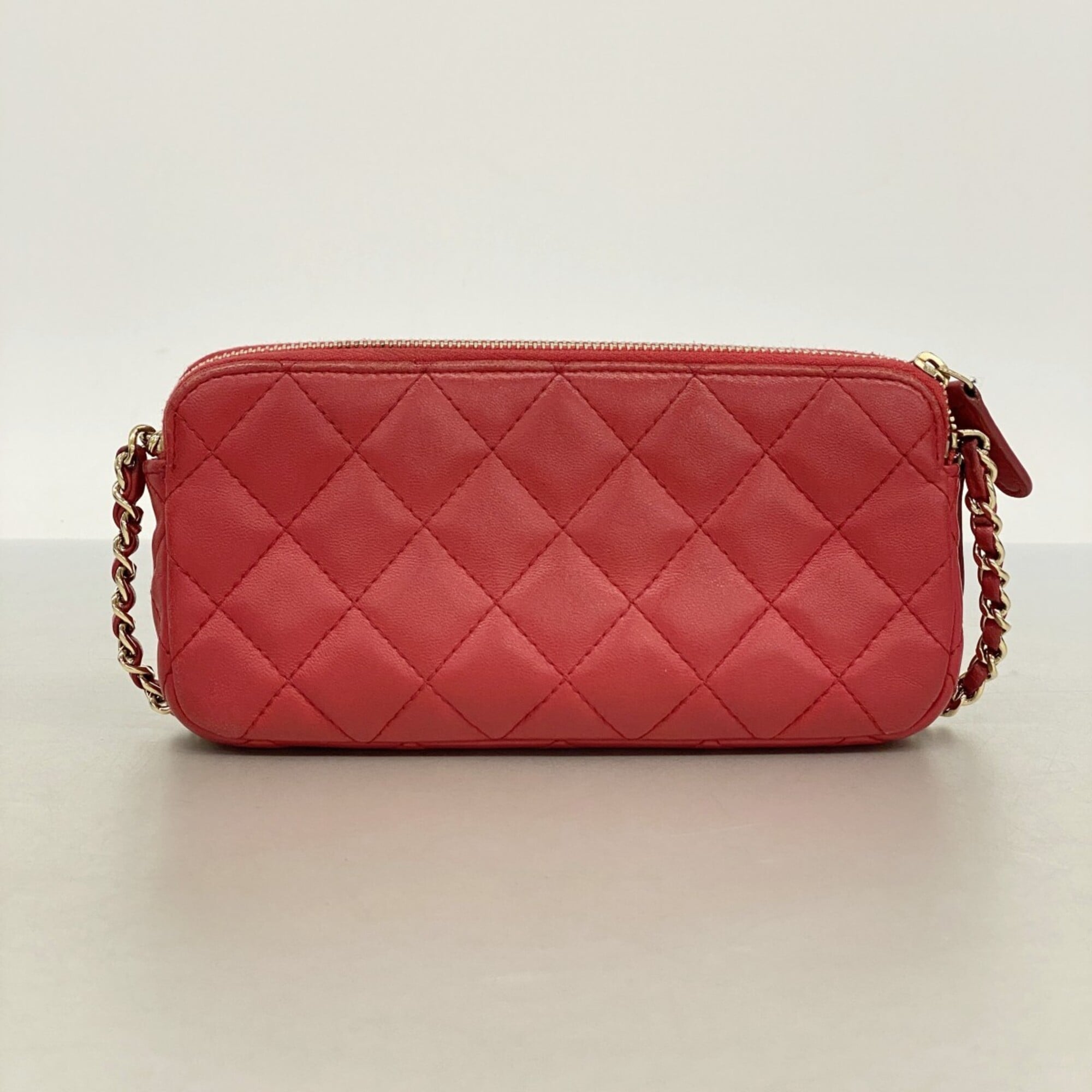 Chanel Red Color Leather Shoulder Bag (Pre-Owned)