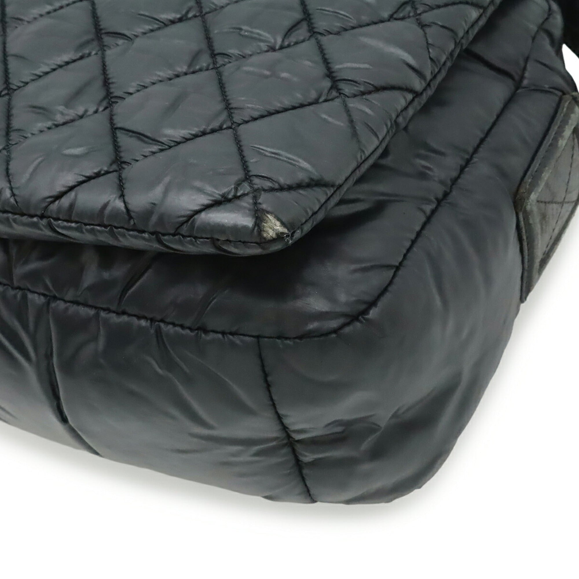 Chanel Black Nylon Shoulder Bag (Pre-Owned)