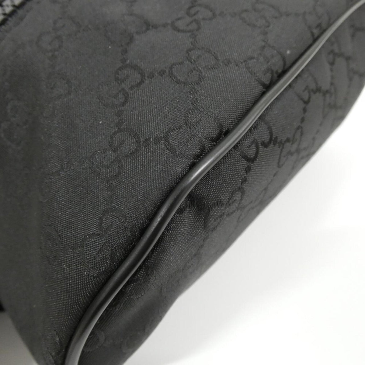 Gucci Black Nylon Shoulder Bag (Pre-Owned)