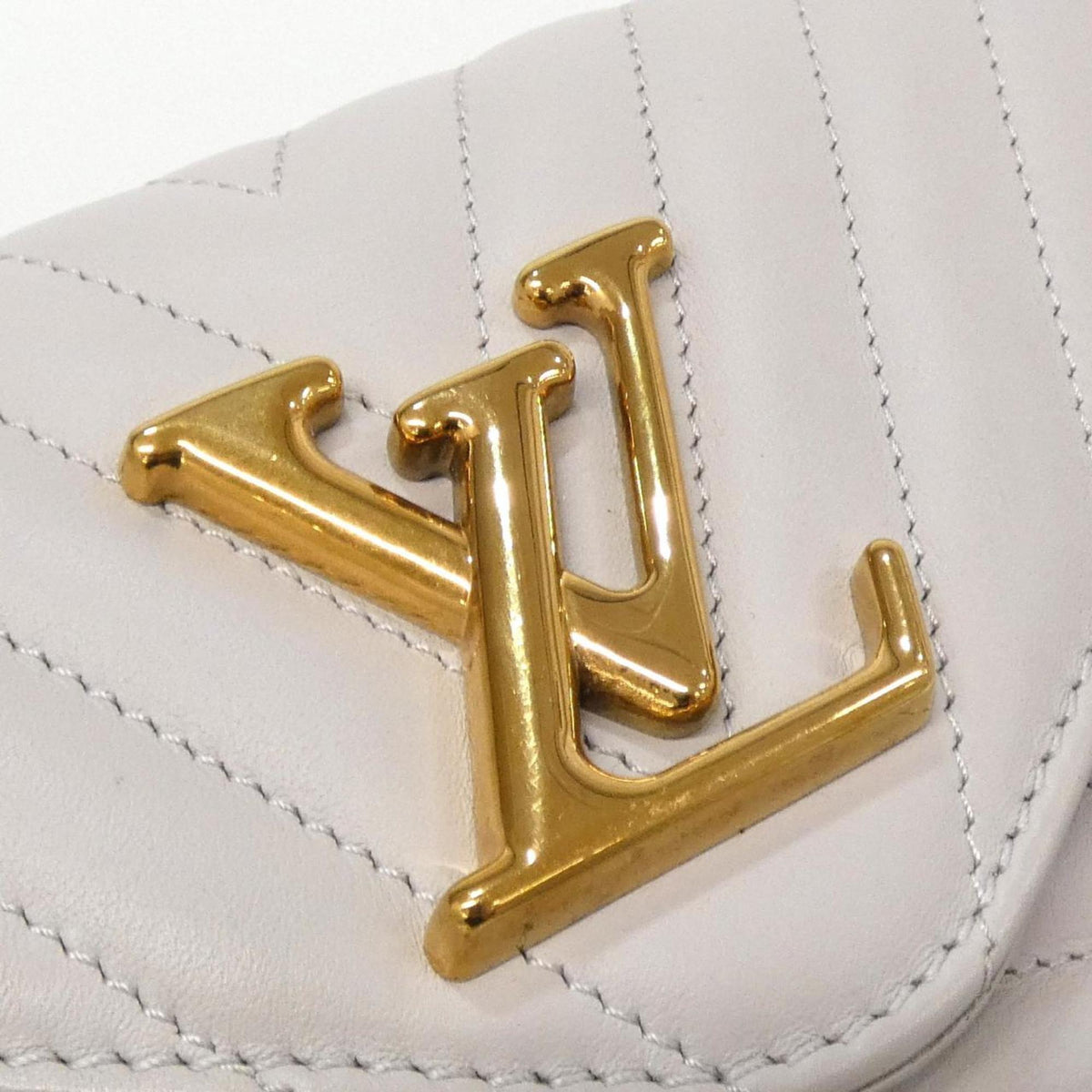 Louis Vuitton Beige Leather Pochette Shoulder Bag (Pre-Owned)