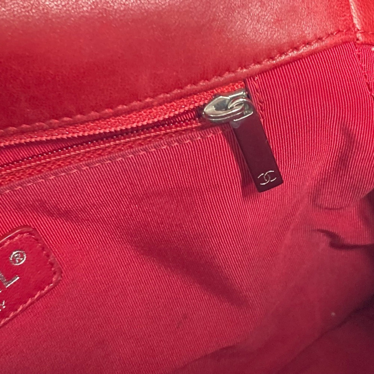 Chanel Pink Red Color Leather Shoulder Bag (Pre-Owned)