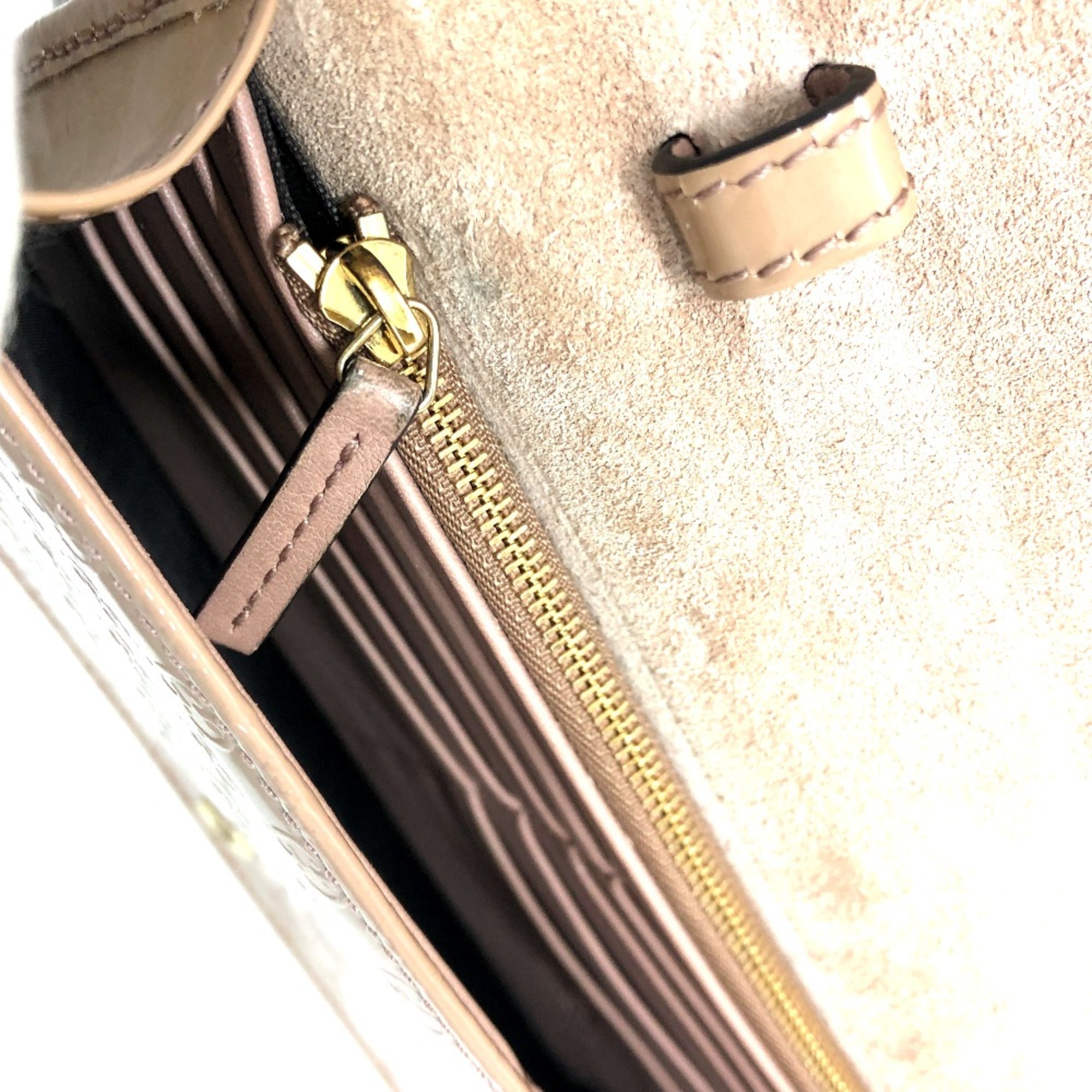 Gucci Beige Patent Leather Shoulder Bag (Pre-Owned)