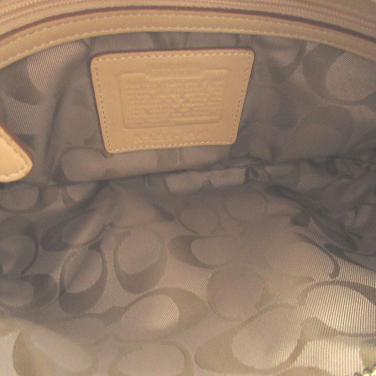 Coach Beige Leather Handbag Shoulder Bag (Pre-Owned)
