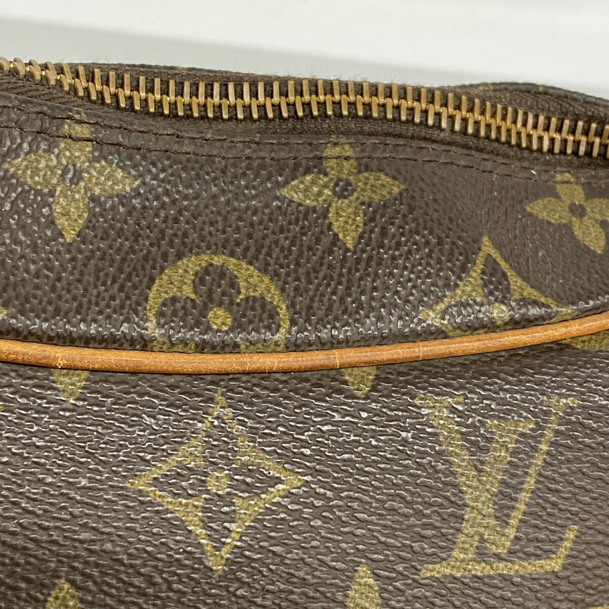 Louis Vuitton Brown Shoulder Bag (Pre-Owned)