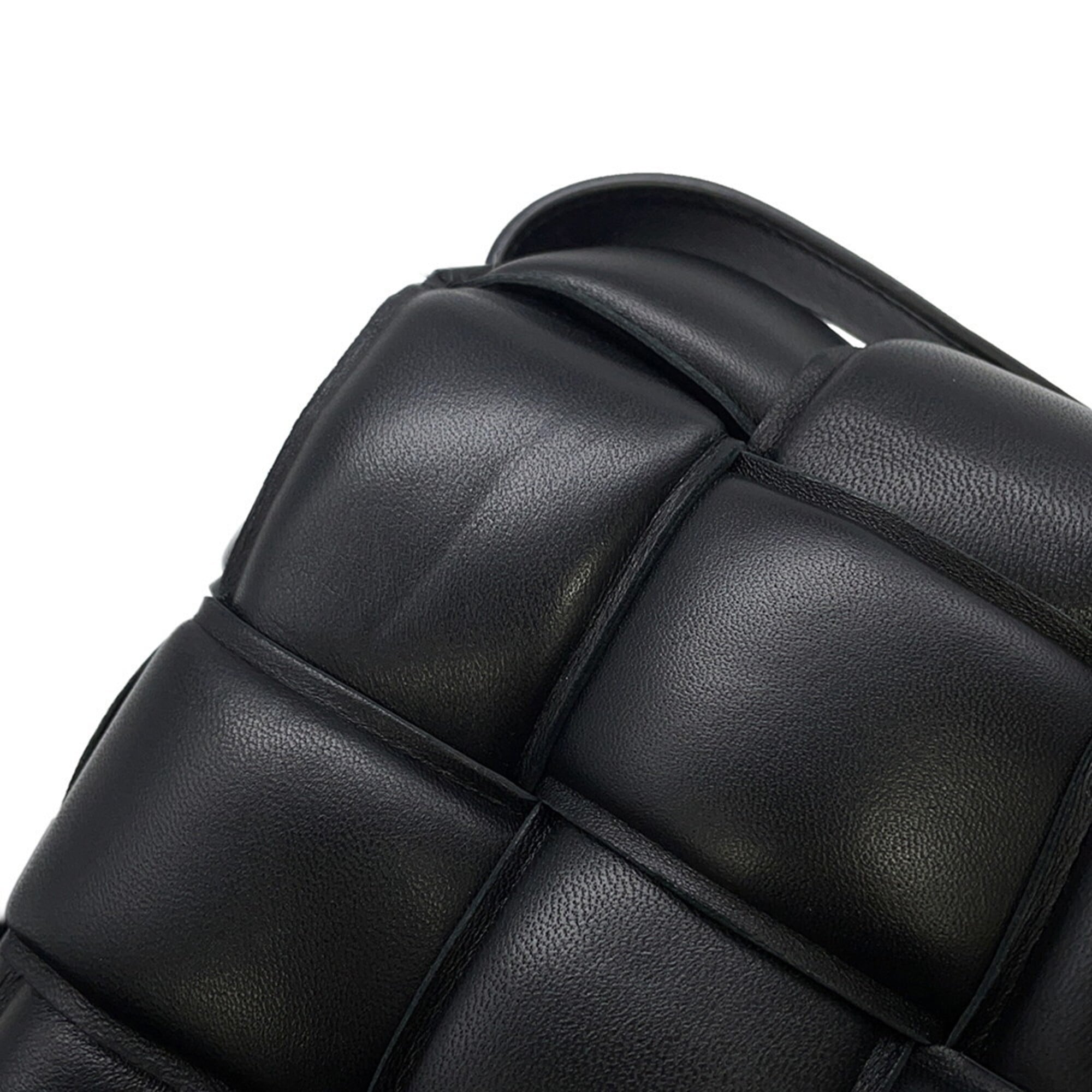Bottega Veneta Black Leather Handbag Shoulder Bag (Pre-Owned)