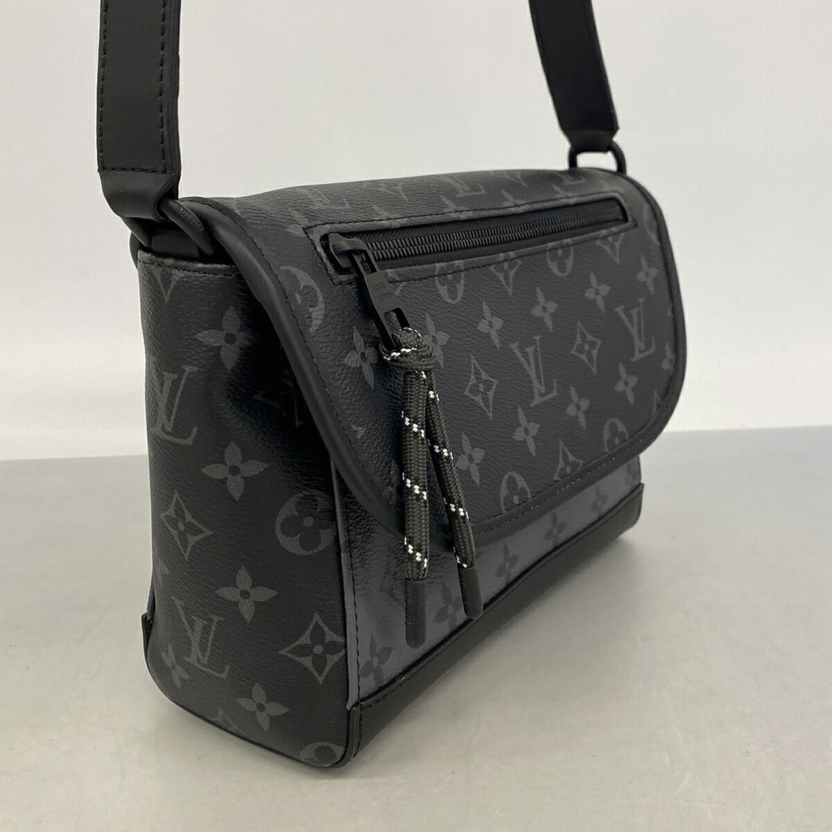 Louis Vuitton Black Gray Shoulder Bag (Pre-Owned)