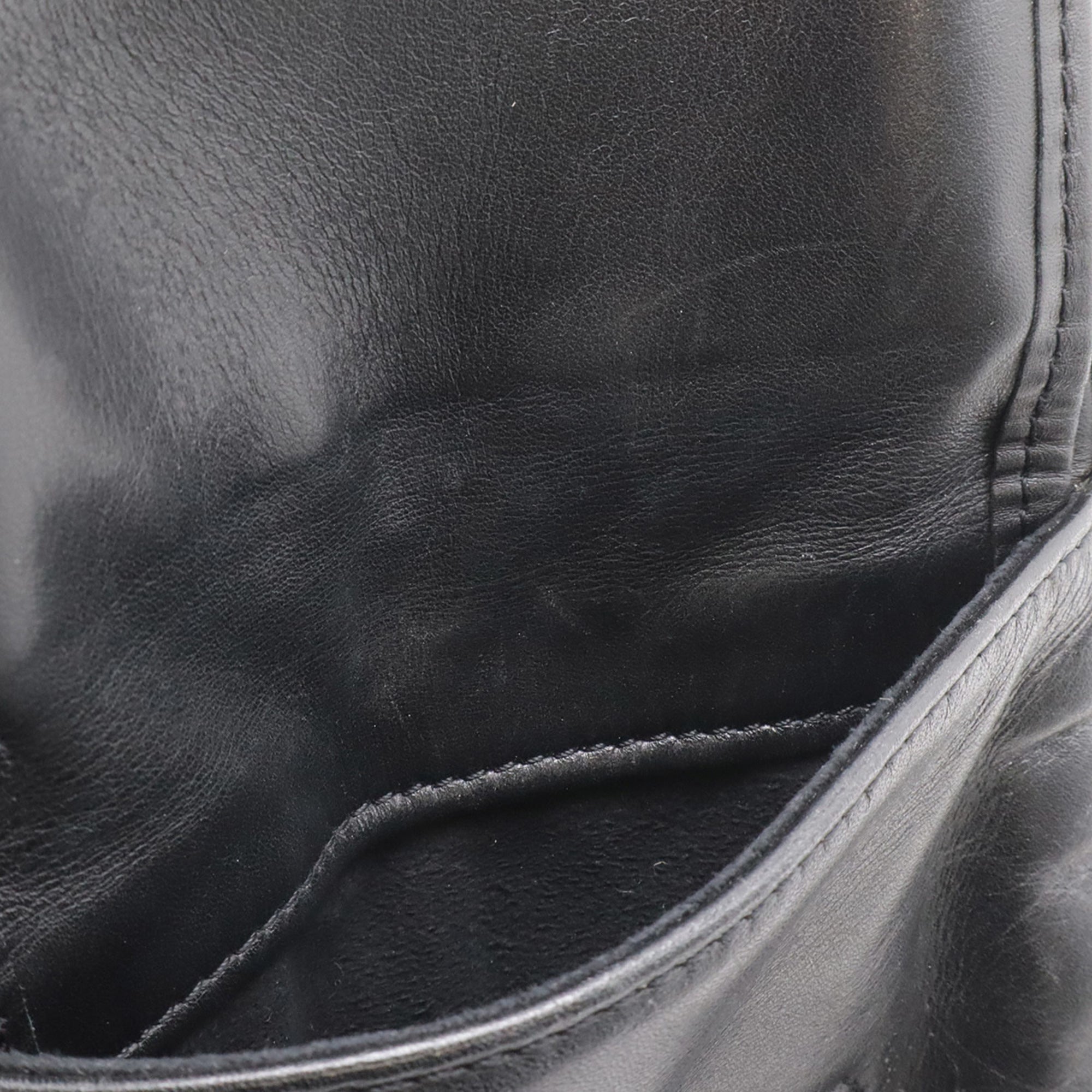 Louis Vuitton Noir Leather Pochette Shoulder Bag (Pre-Owned)