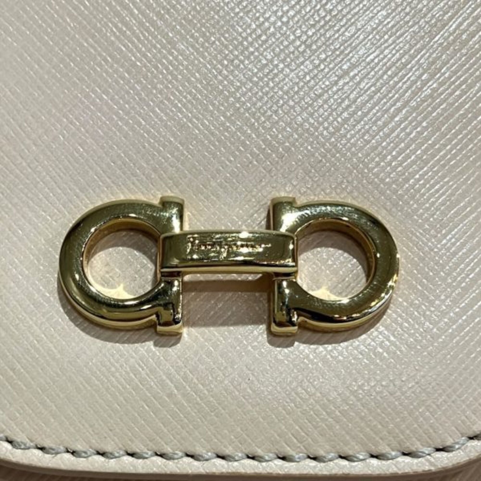 Salvatore Ferragamo Pink Beige Leather Handbag (Pre-Owned)