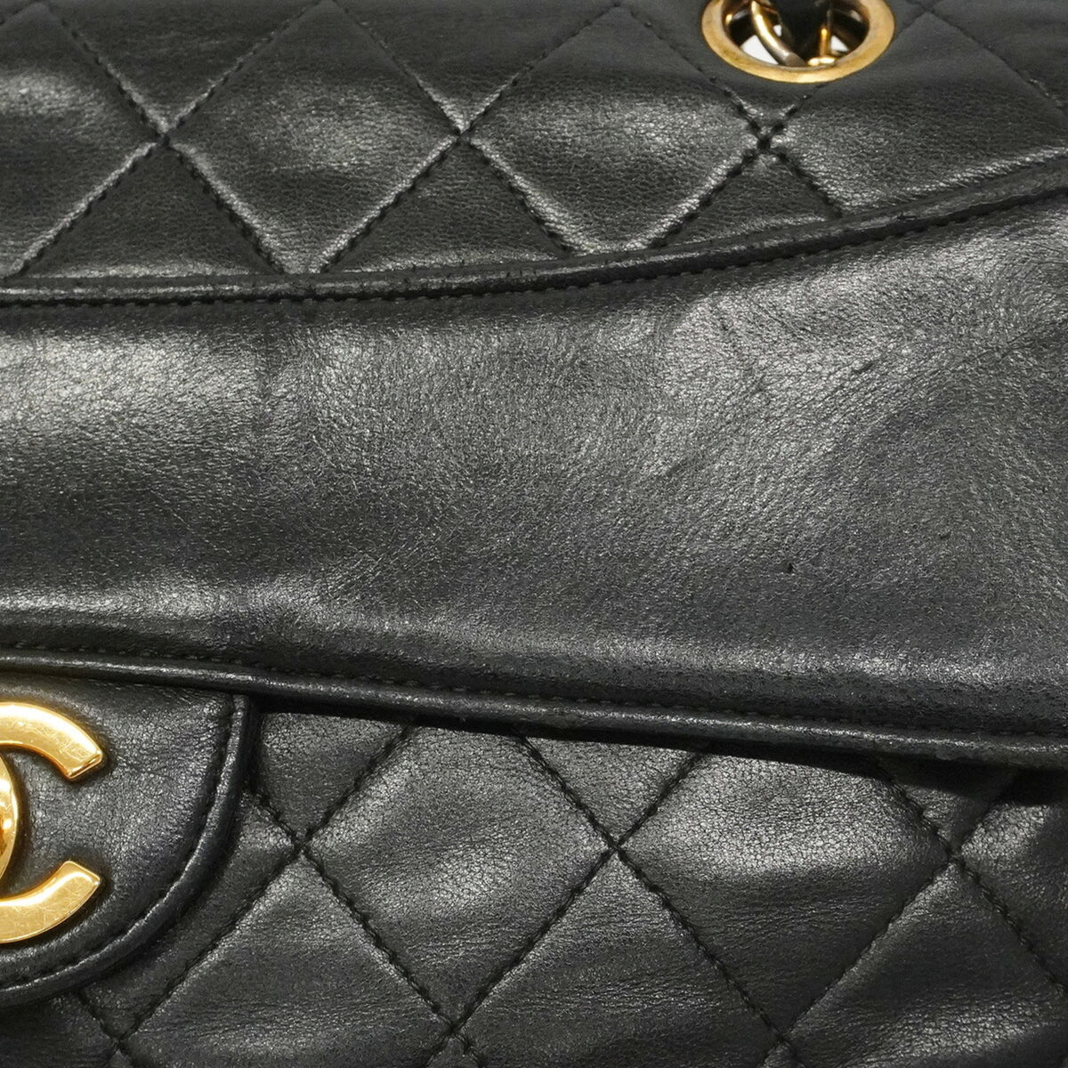 Chanel Black Leather Shoulder Bag (Pre-Owned)