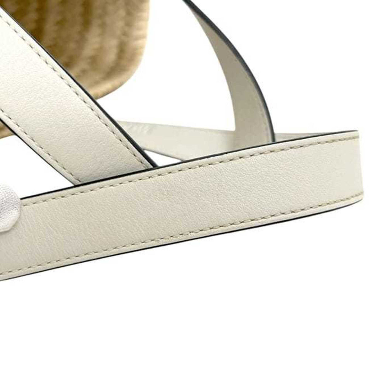Loewe Beige White Raffia Leather Basket Handbag (Pre-Owned)