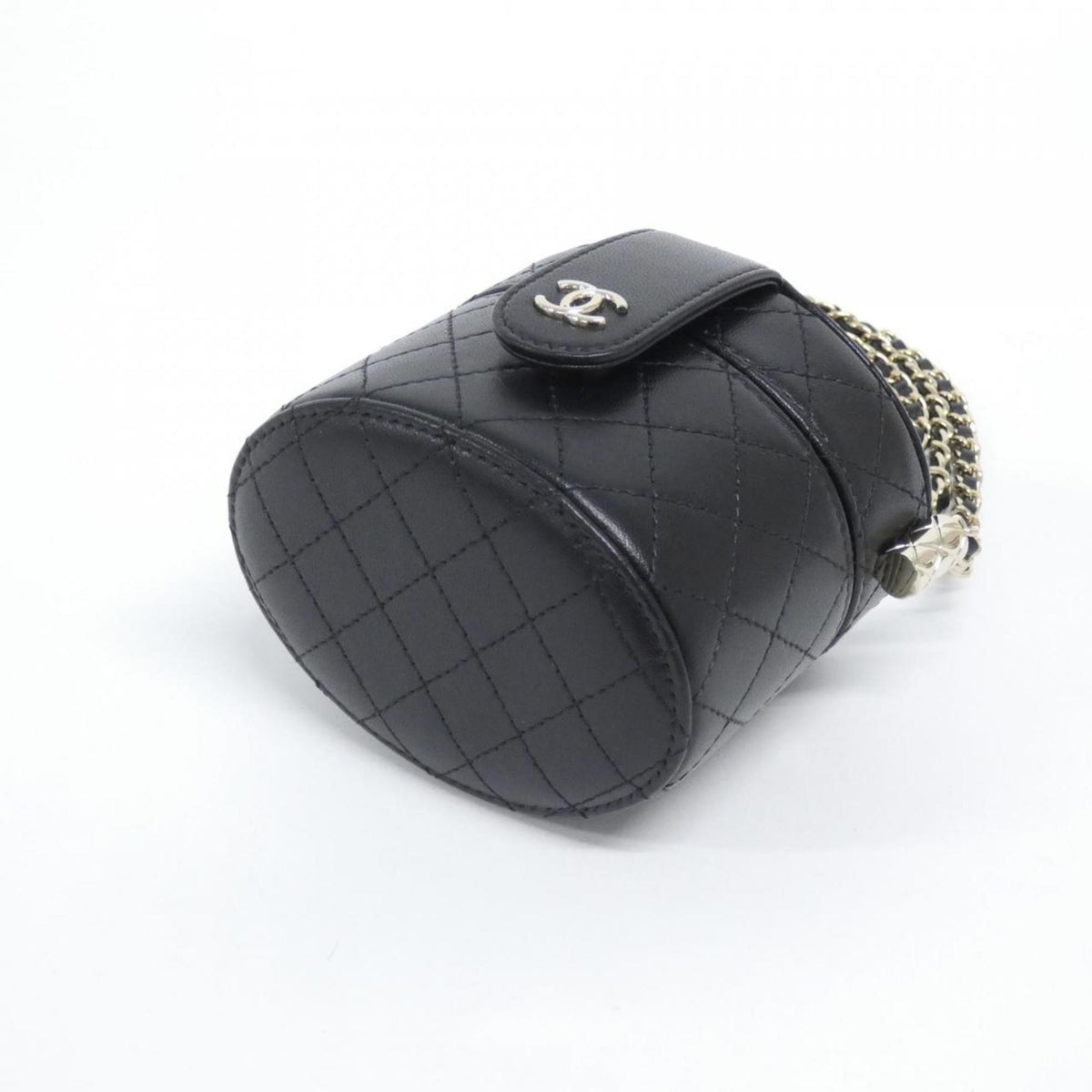 Chanel Black Leather Shoulder Bag (Pre-Owned)