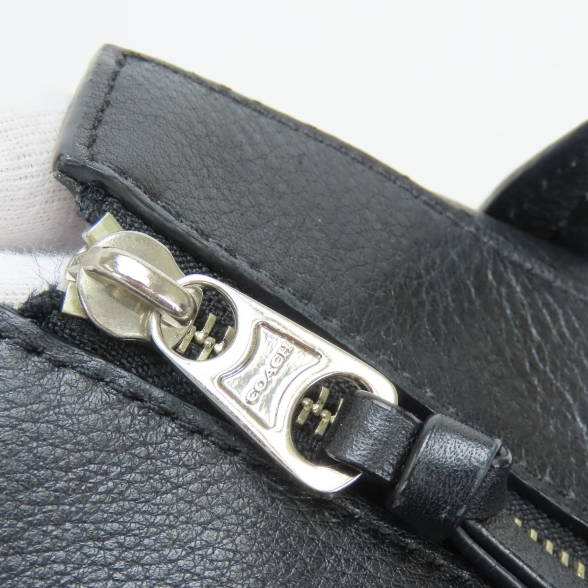 Coach Black Leather Handbag (Pre-Owned)