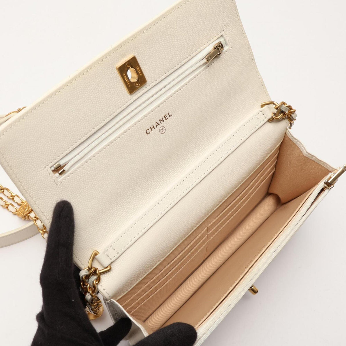 Chanel White Grained Calfskin Handbag Shoulder Bag (Pre-Owned)