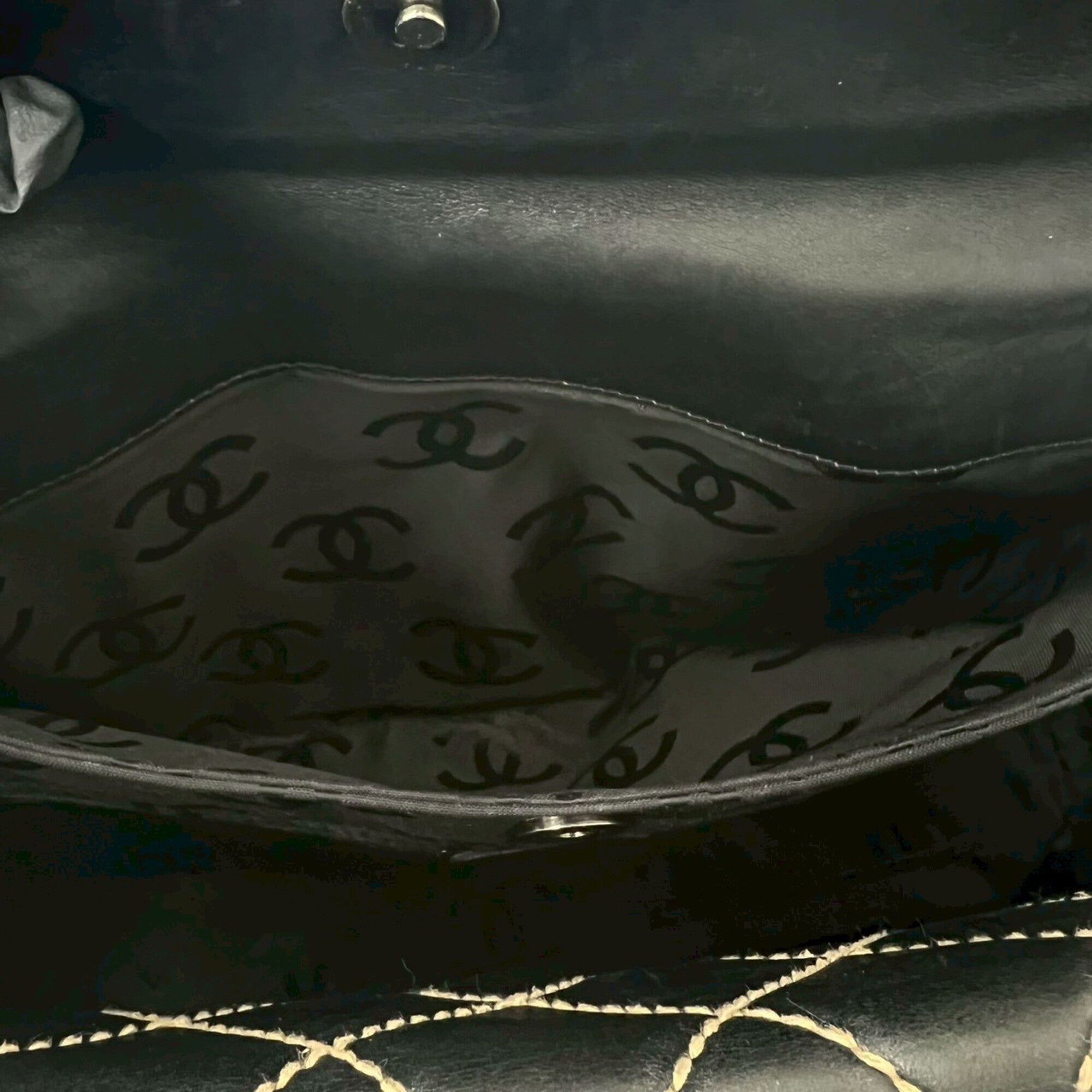 Chanel Black Leather Shoulder Bag Tote Bag (Pre-Owned)