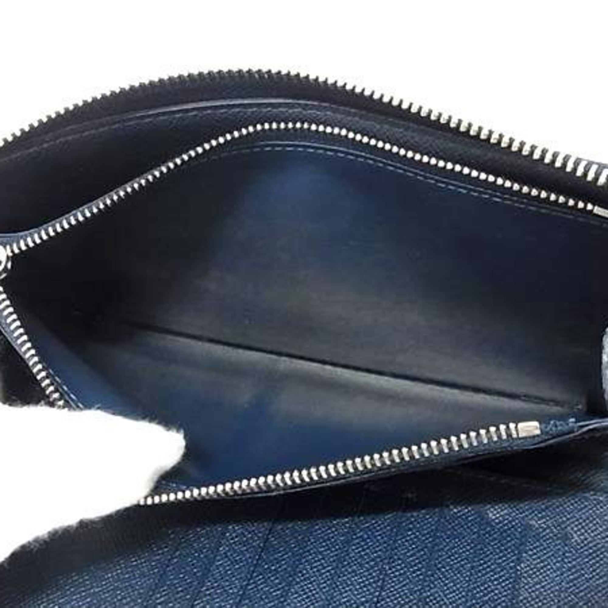 Louis Vuitton Navy Navy Blue Taiga Leather Long Wallet (Bi-Fold) (Pre-Owned)