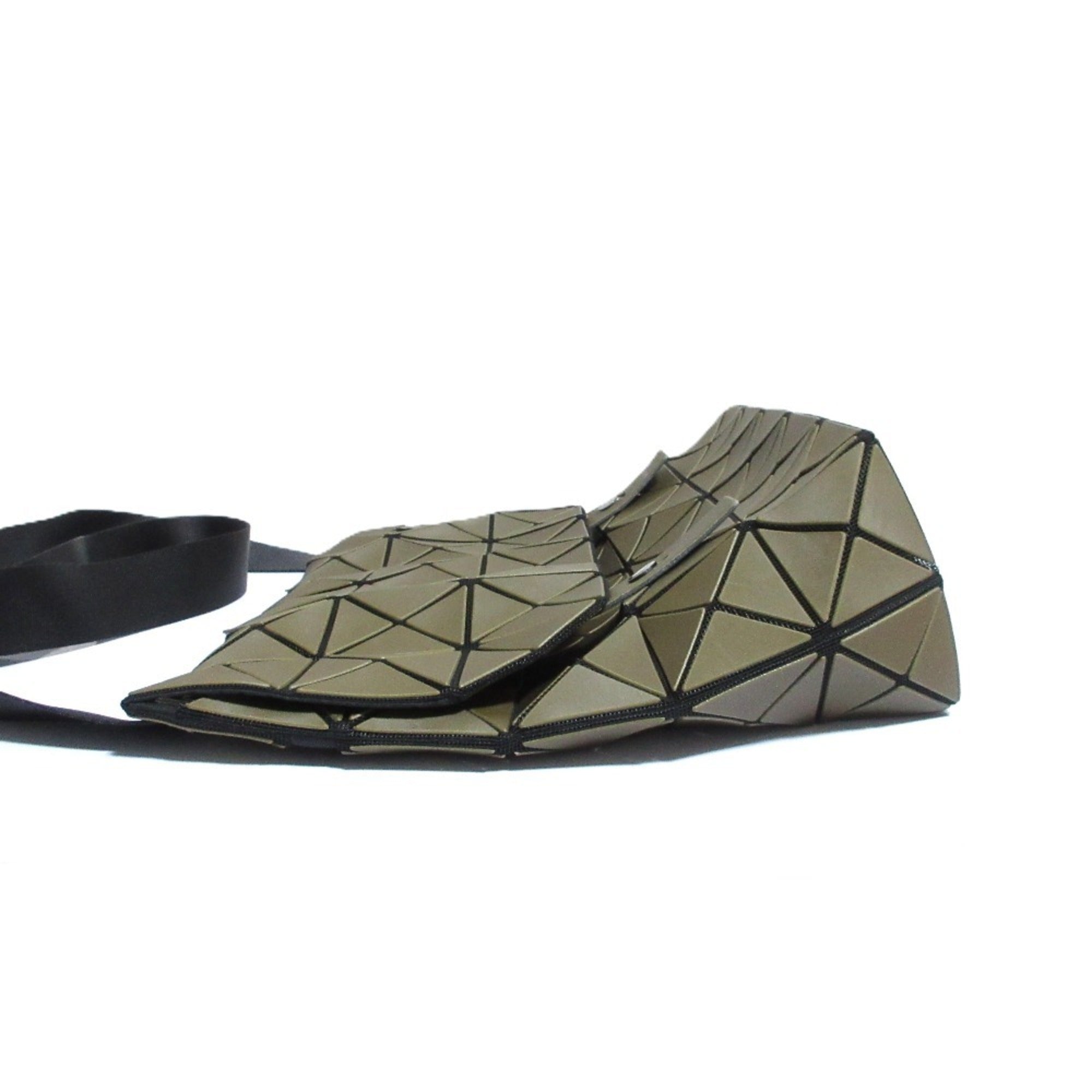 Bao Bao Issey Miyake Khaki Vinyl Polyester Nylon Brass Polyurethane Shoulder Bag (Pre-Owned)