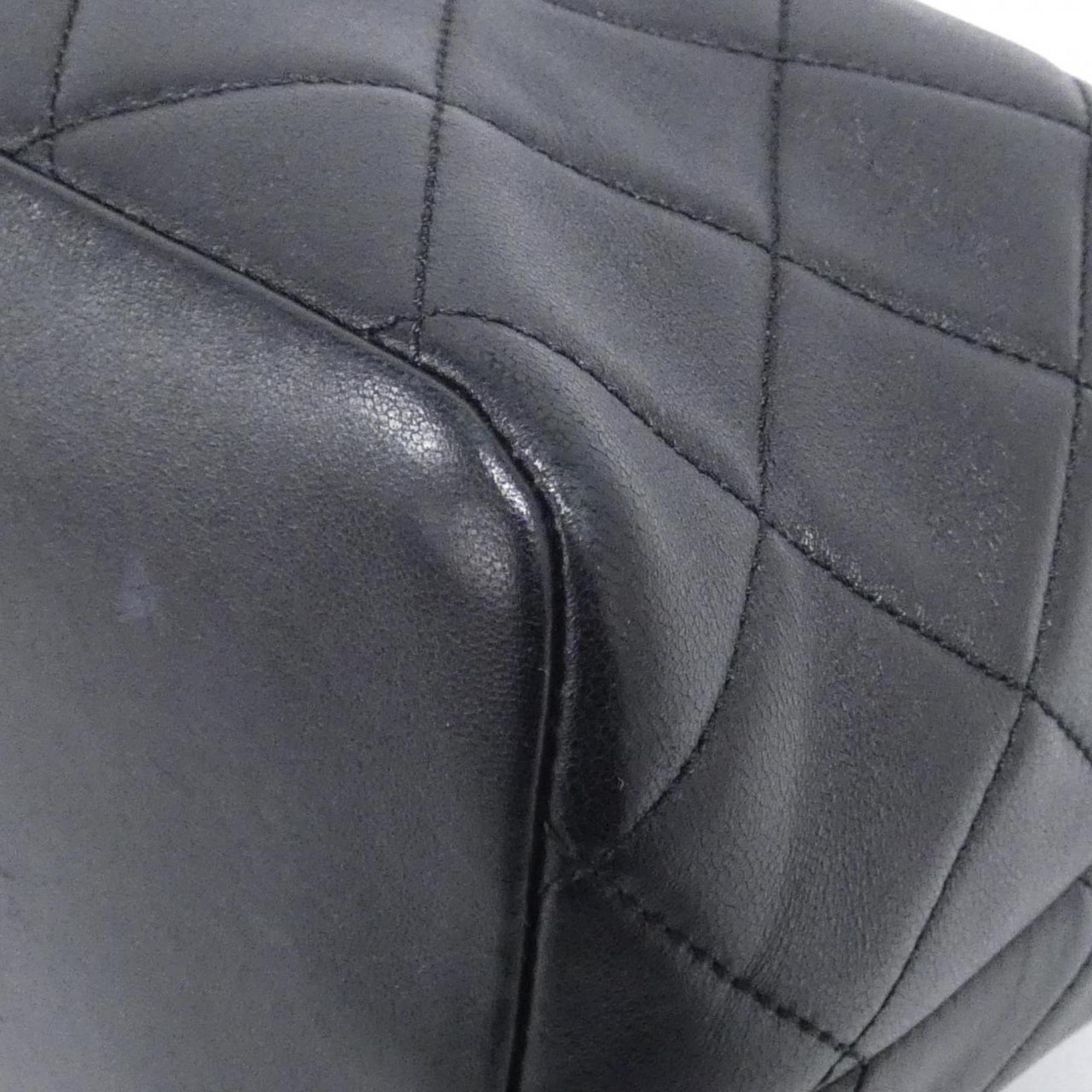 Chanel Black Leather Shoulder Bag (Pre-Owned)