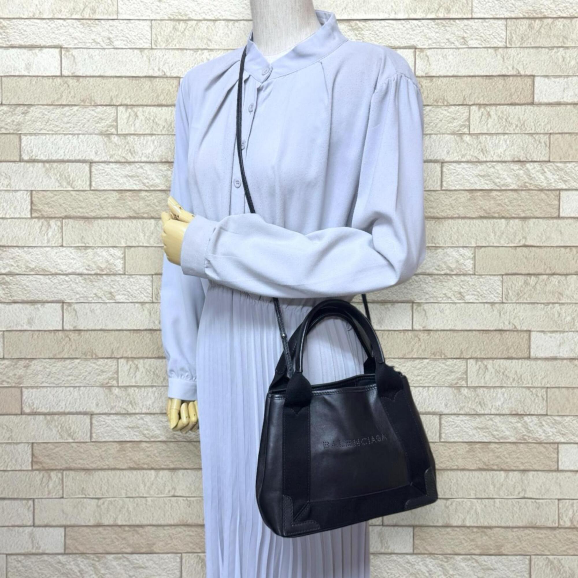 Balenciaga Black Leather Pouch Shoulder Bag (Pre-Owned)
