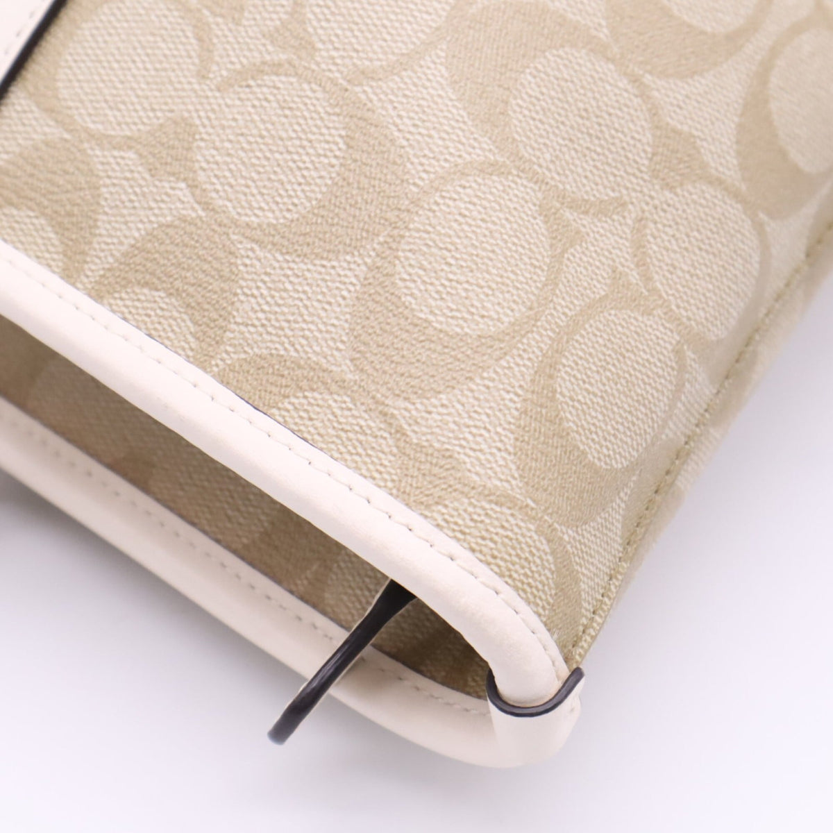 Coach Beige White Canvas Tote Bag (Pre-Owned)