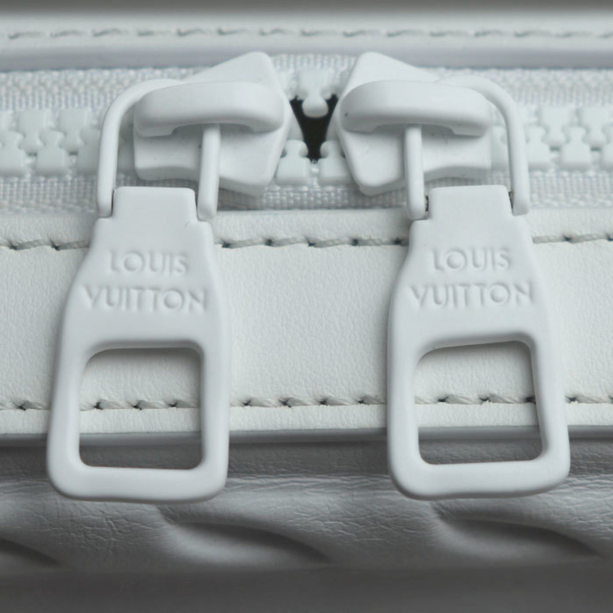 Louis Vuitton White Leather Shoulder Bag (Pre-Owned)