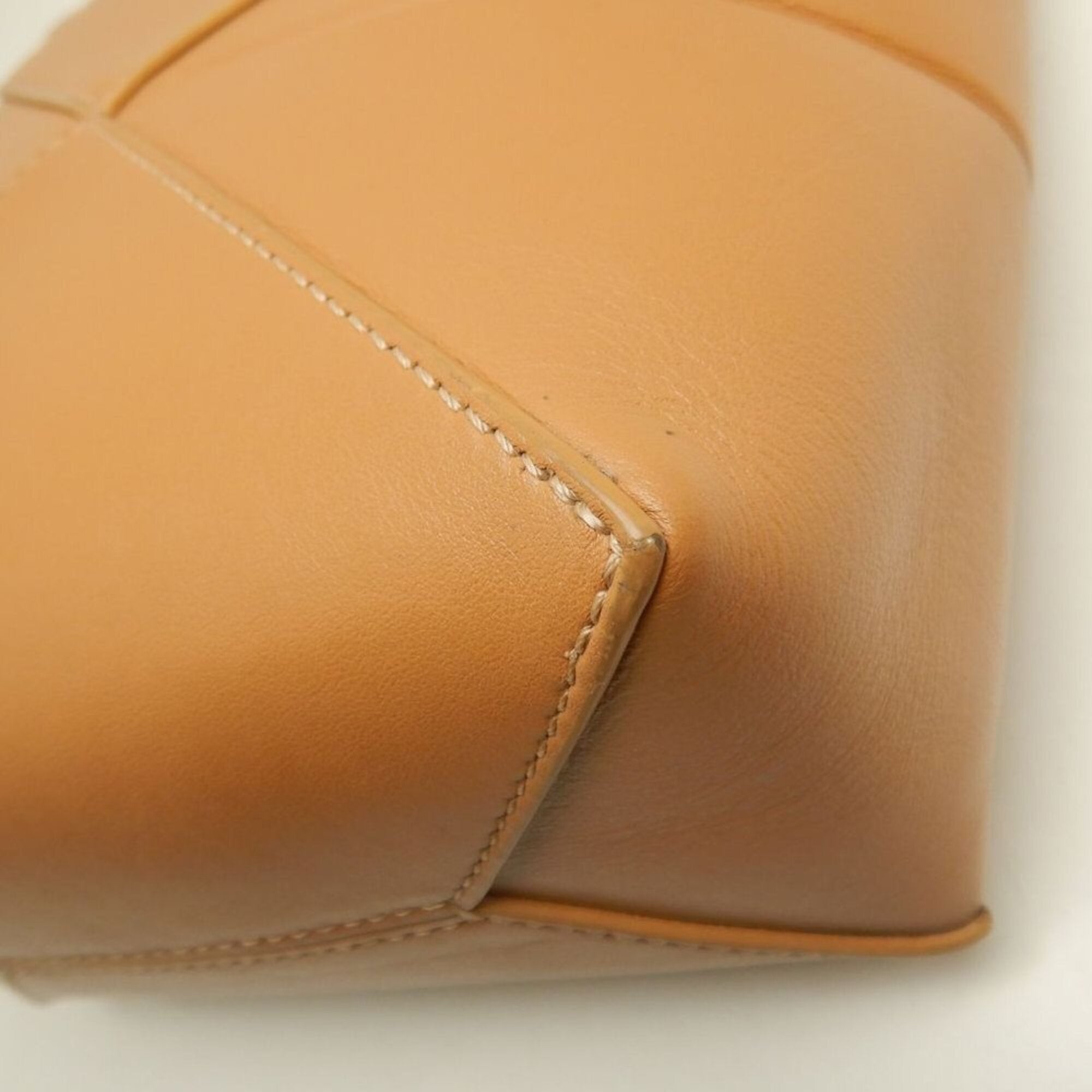 Loewe Gold Leather Tote Bag (Pre-Owned)