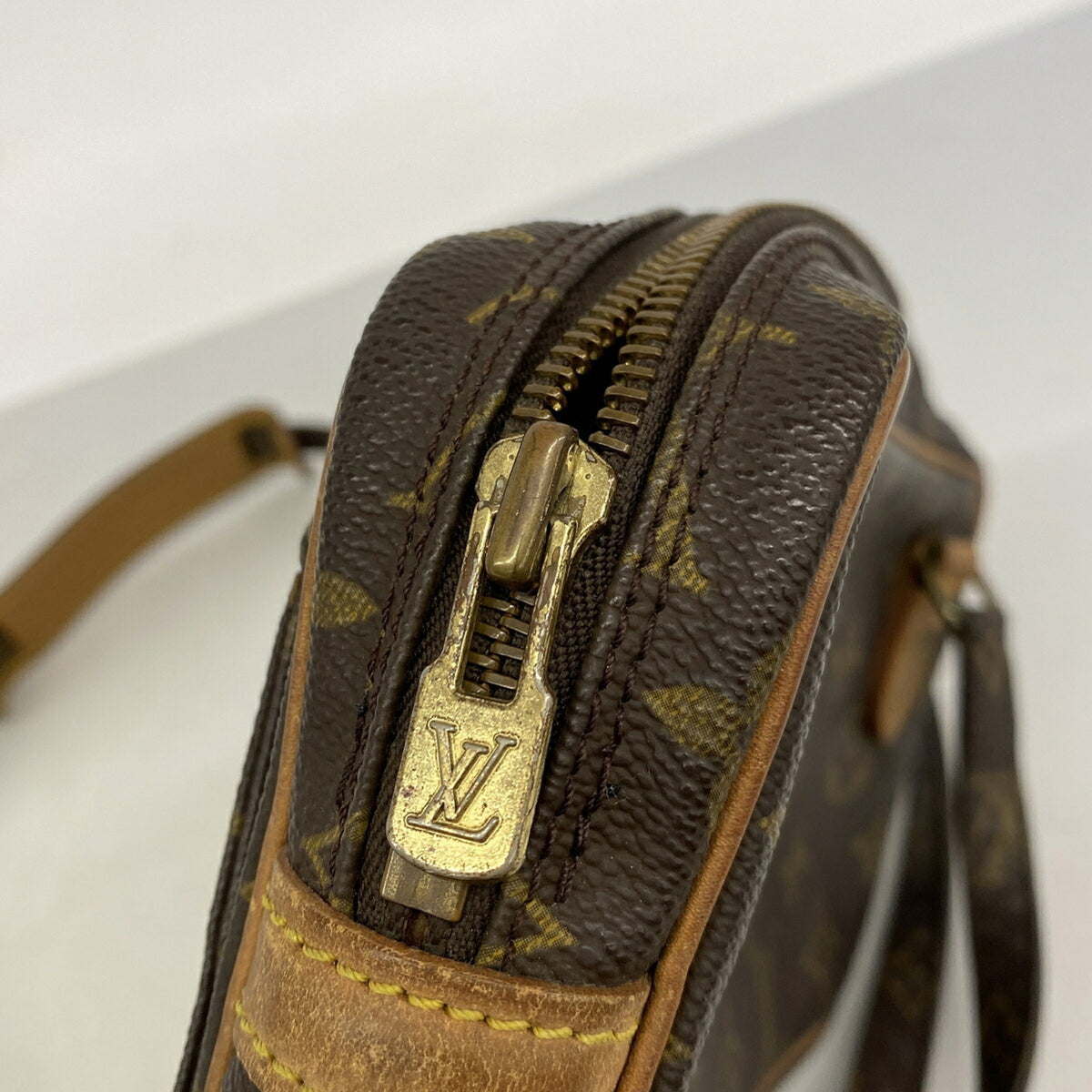Louis Vuitton Brown Shoulder Bag (Pre-Owned)