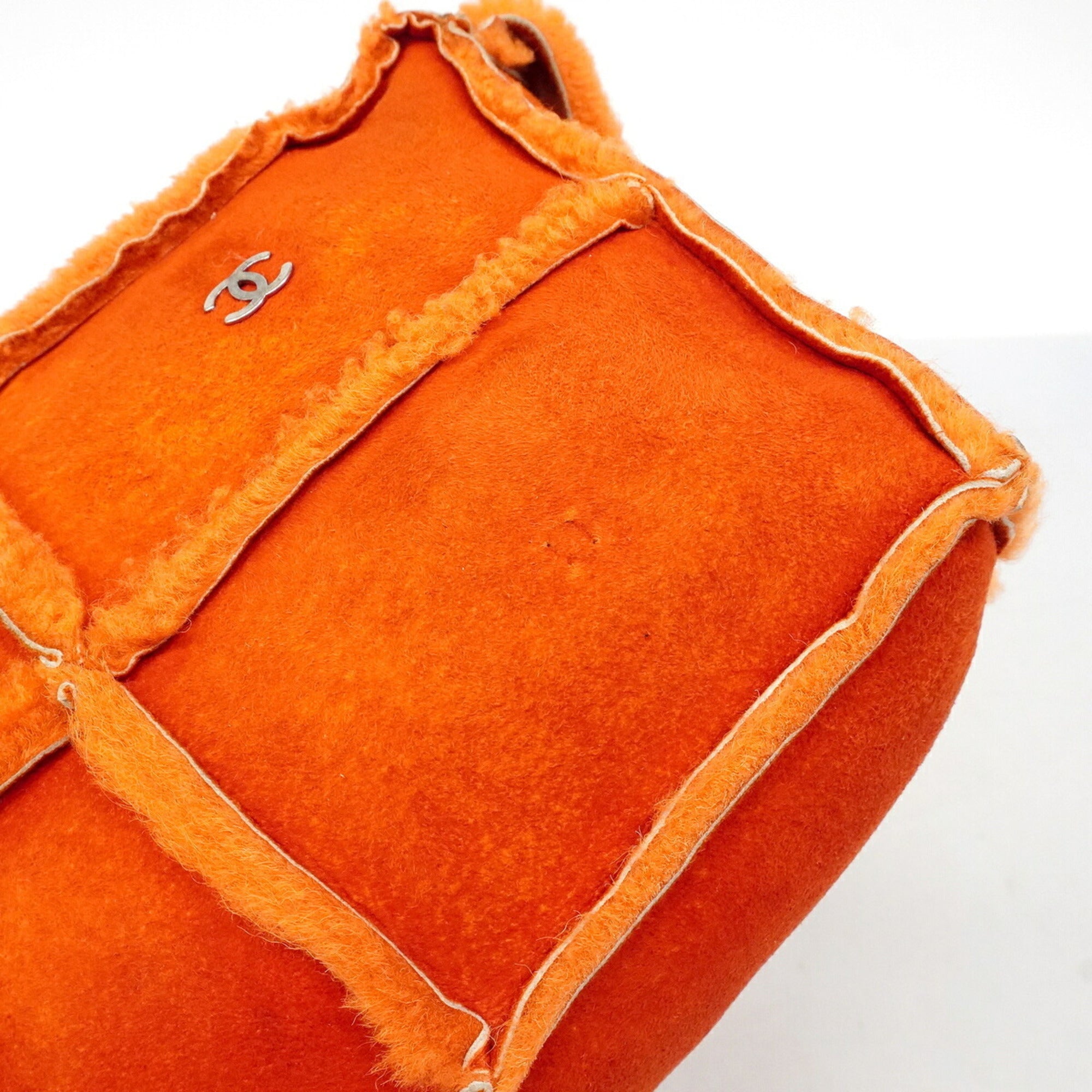 Chanel Orange Shoulder Bag (Pre-Owned)