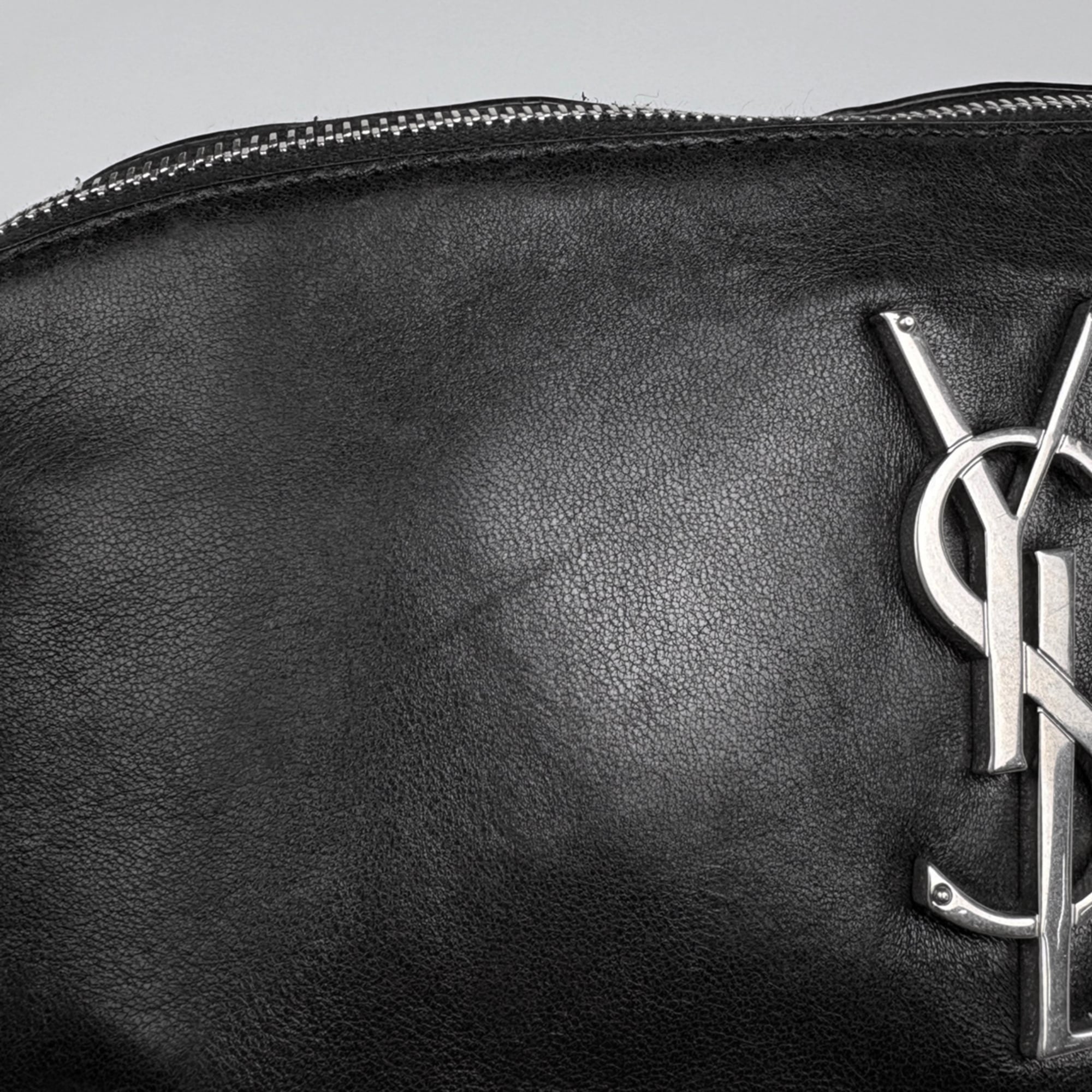 Saint Laurent Black Leather Sling Bag (Pre-Owned)