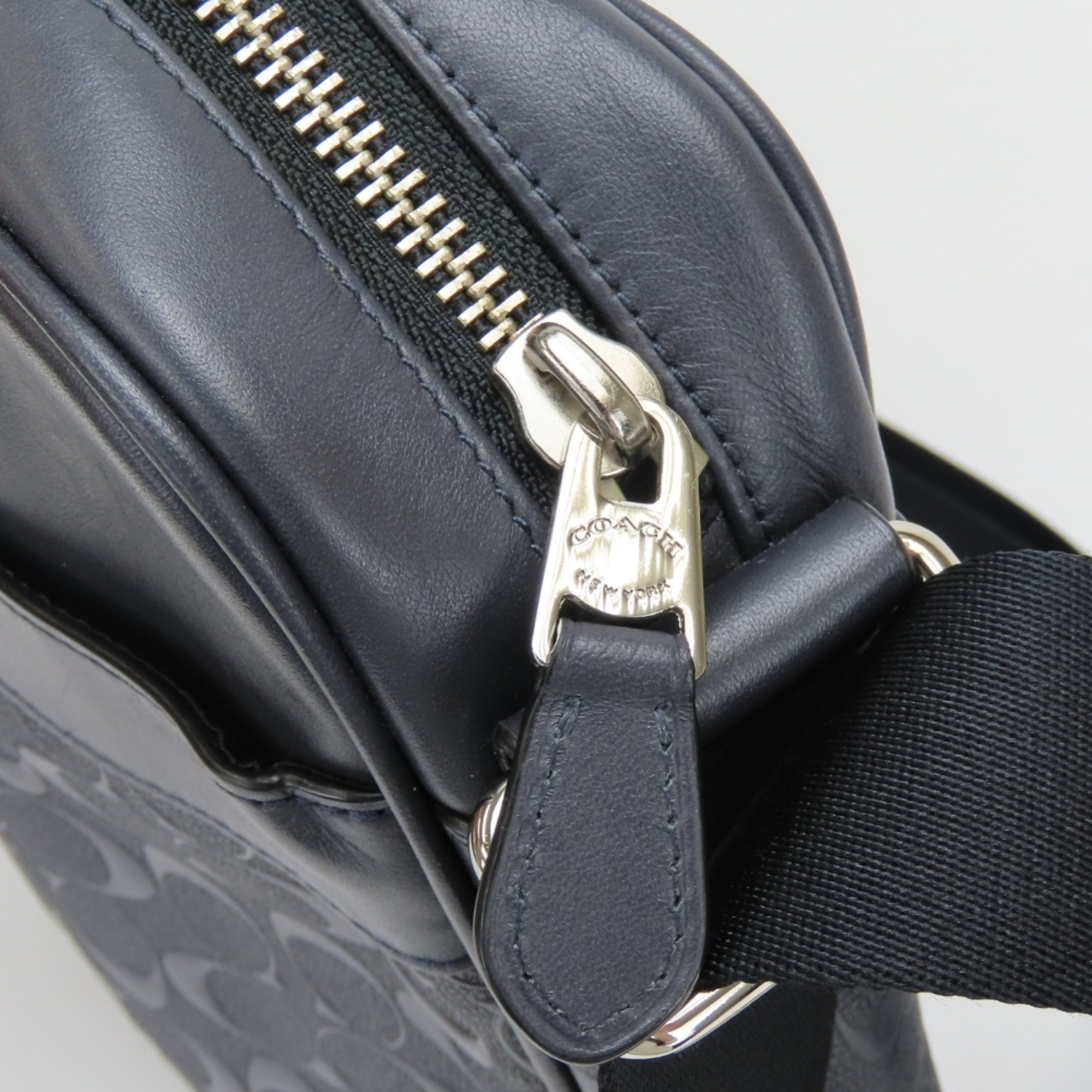 Coach Signature Black Gray Navy Leather Shoulder Bag (Pre-Owned)