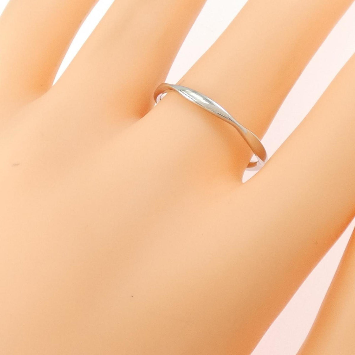 Chanel Camellia Band Ring (Pre-Owned)
