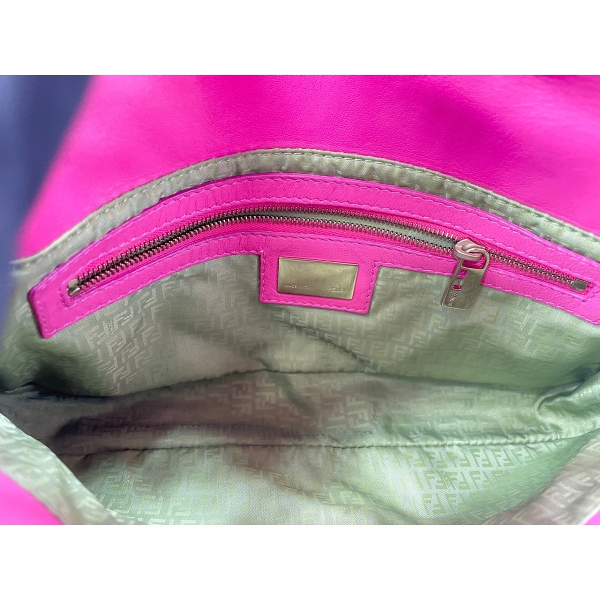 Fendi Pink Shoulder Bag (Pre-Owned)