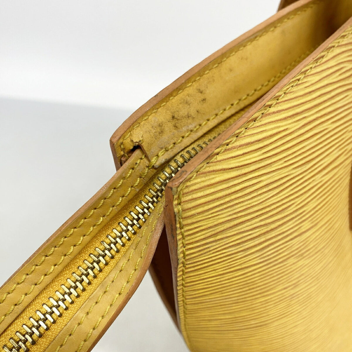 Louis Vuitton Jaune Shoulder Bag (Pre-Owned)