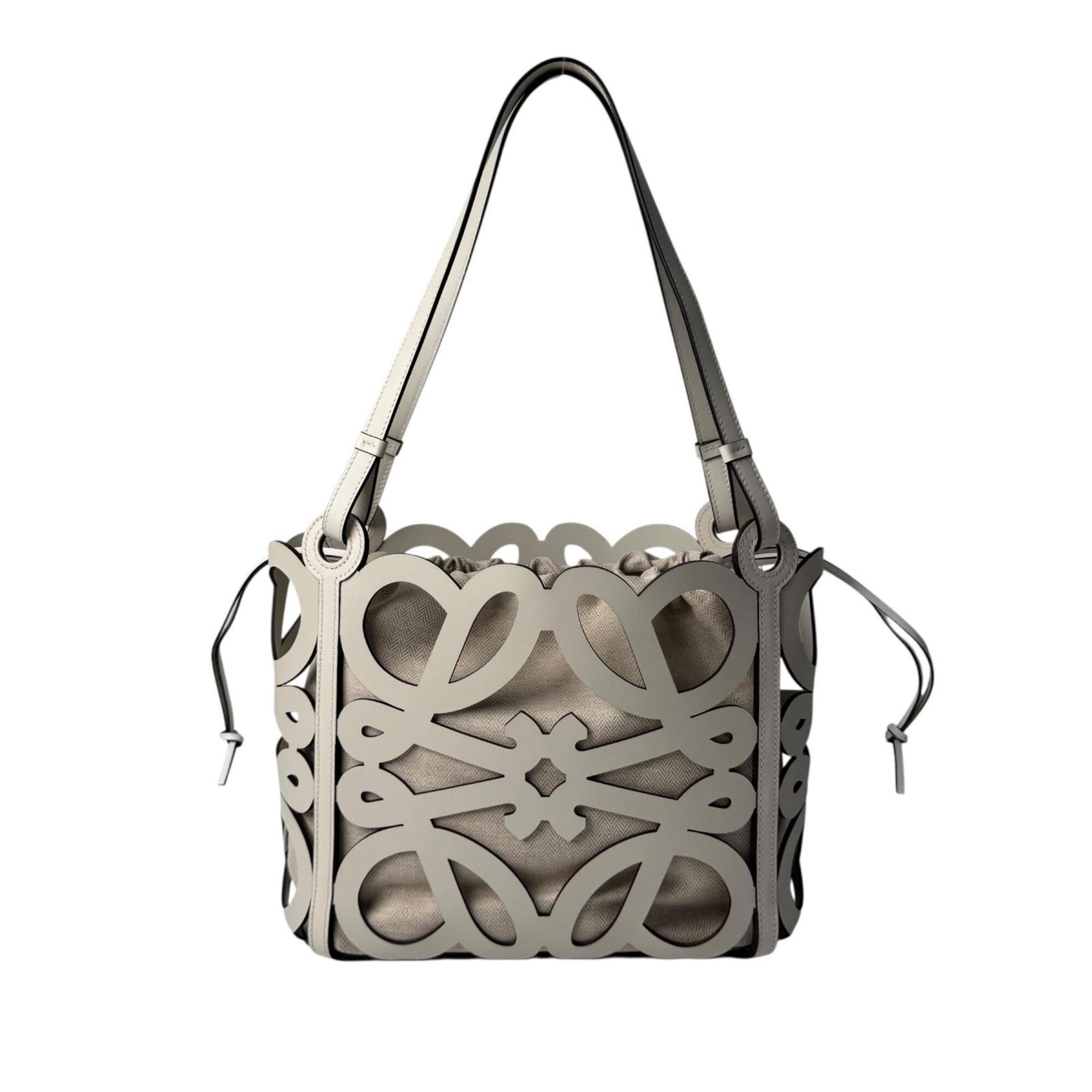 Loewe White Leather Tote Bag (Pre-Owned)