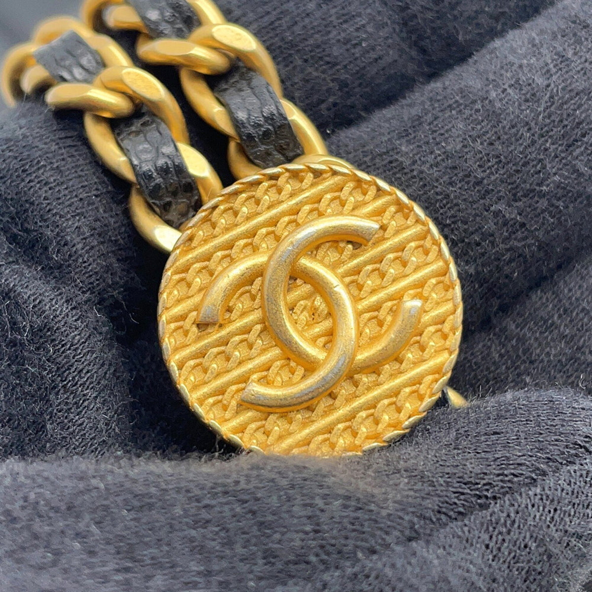 Chanel Black Grained Calfskin Chain/Shoulder Wallet (Pre-Owned)